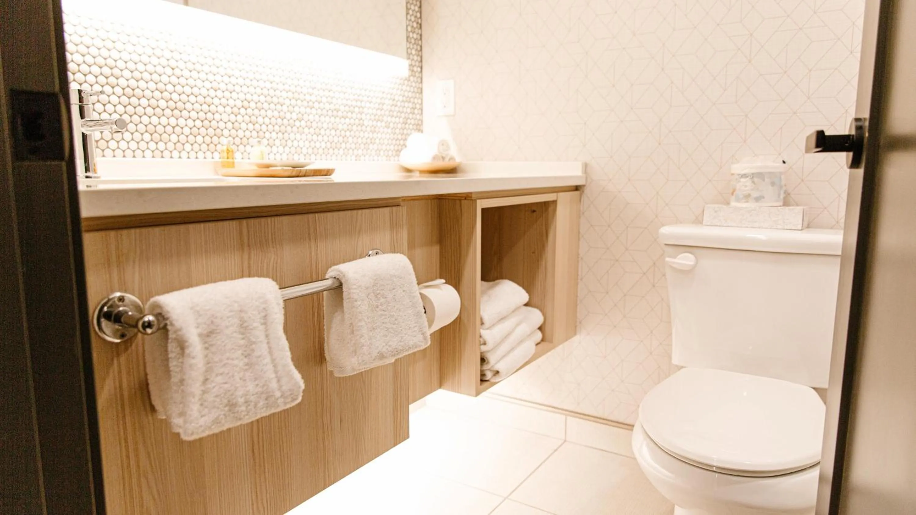 Bathroom in Mountaineer Lodge