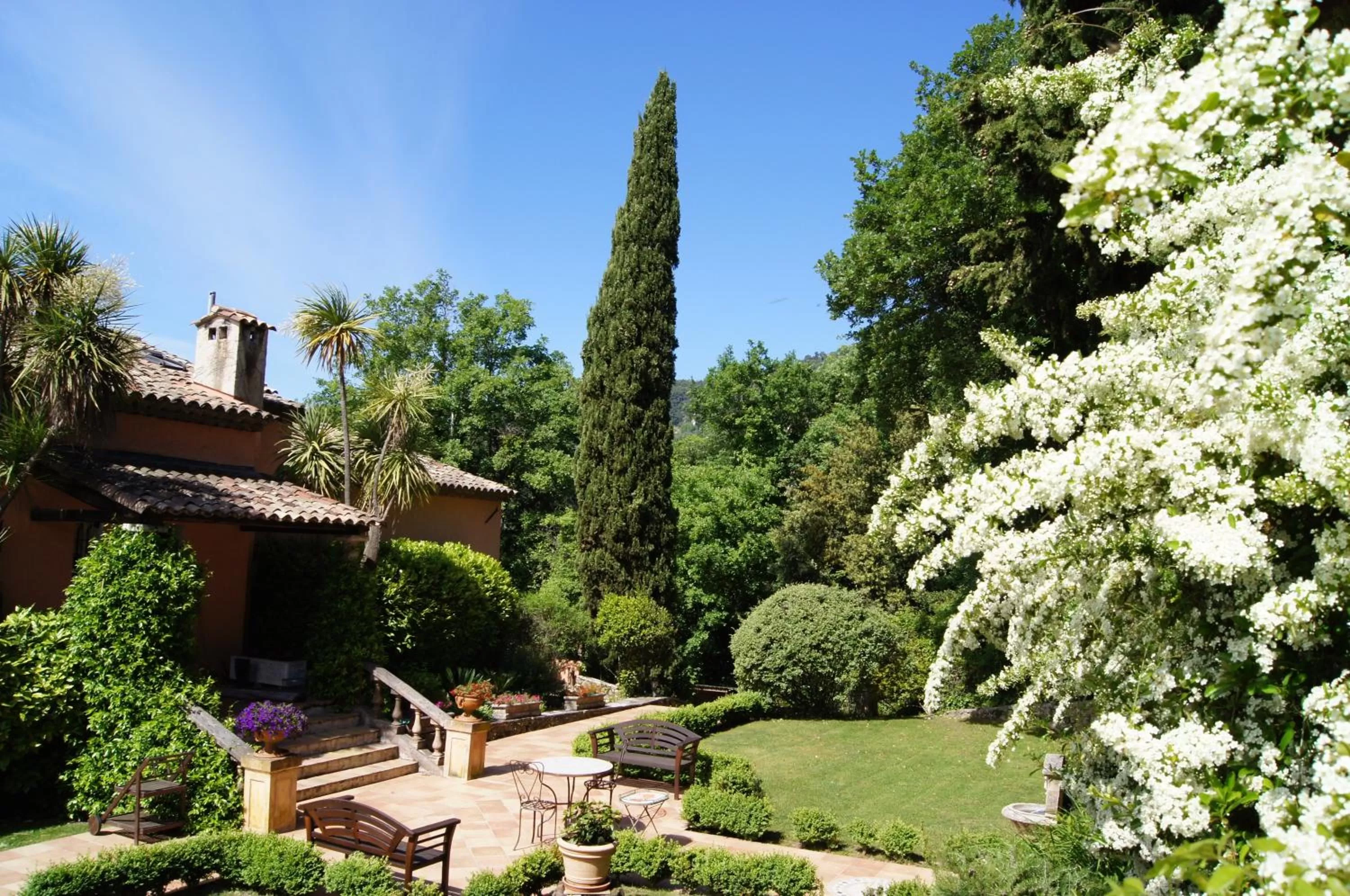 Facade/entrance in Mas Du Roc Bed & Breakfast