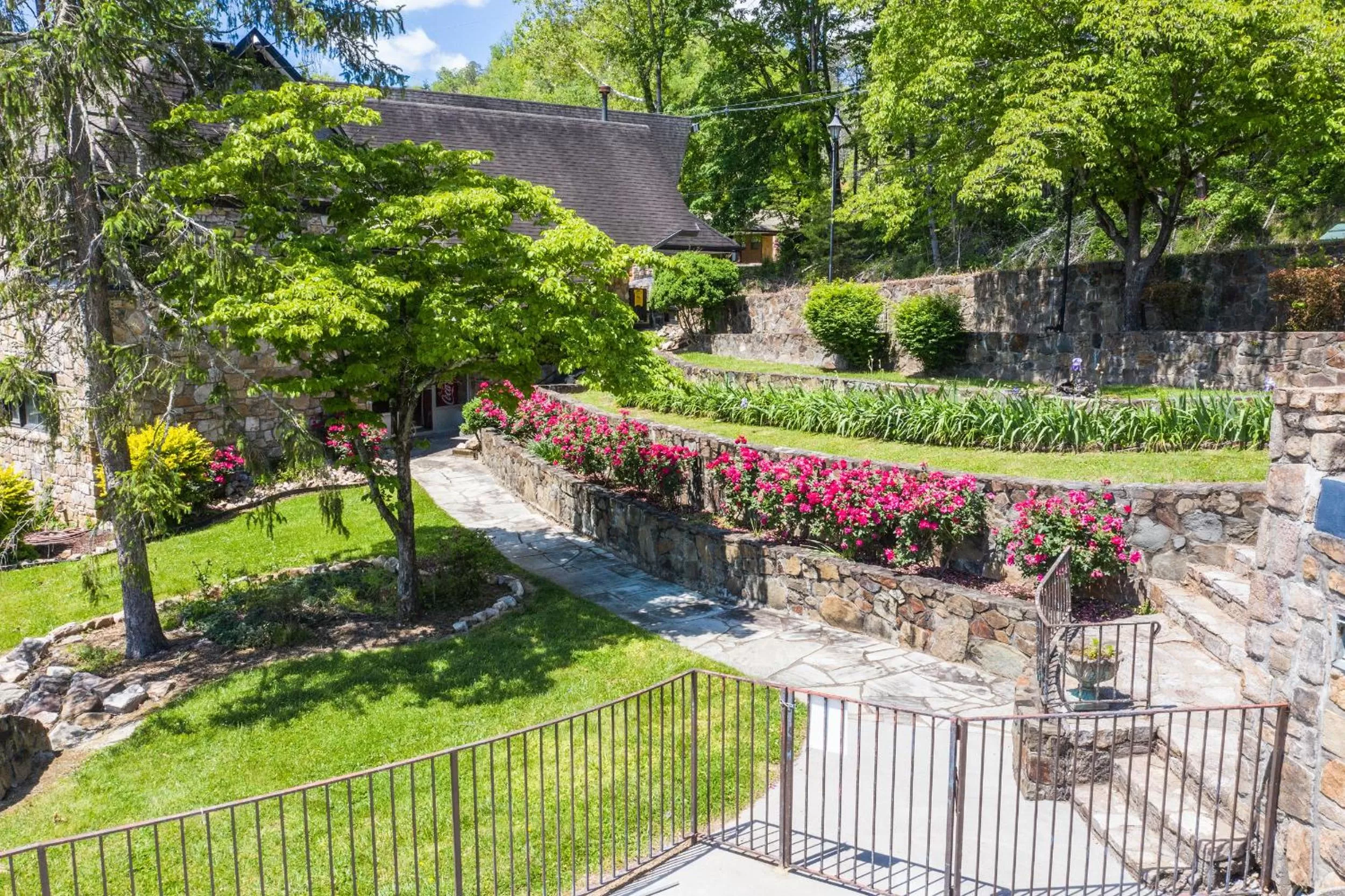 Garden in Chalet Inn