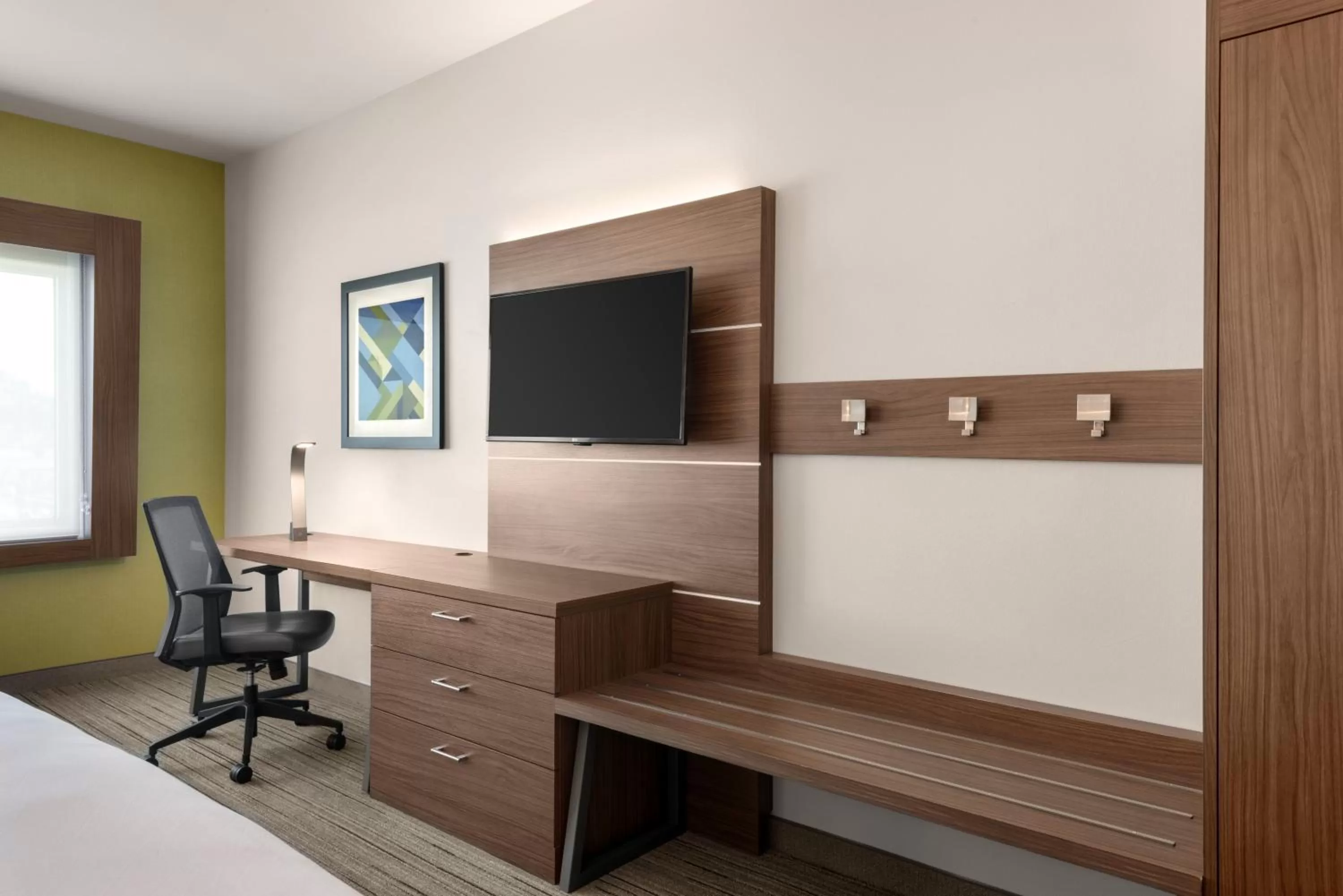 Photo of the whole room, Bed in Holiday Inn Express & Suites - West Des Moines - Jordan Creek by IHG