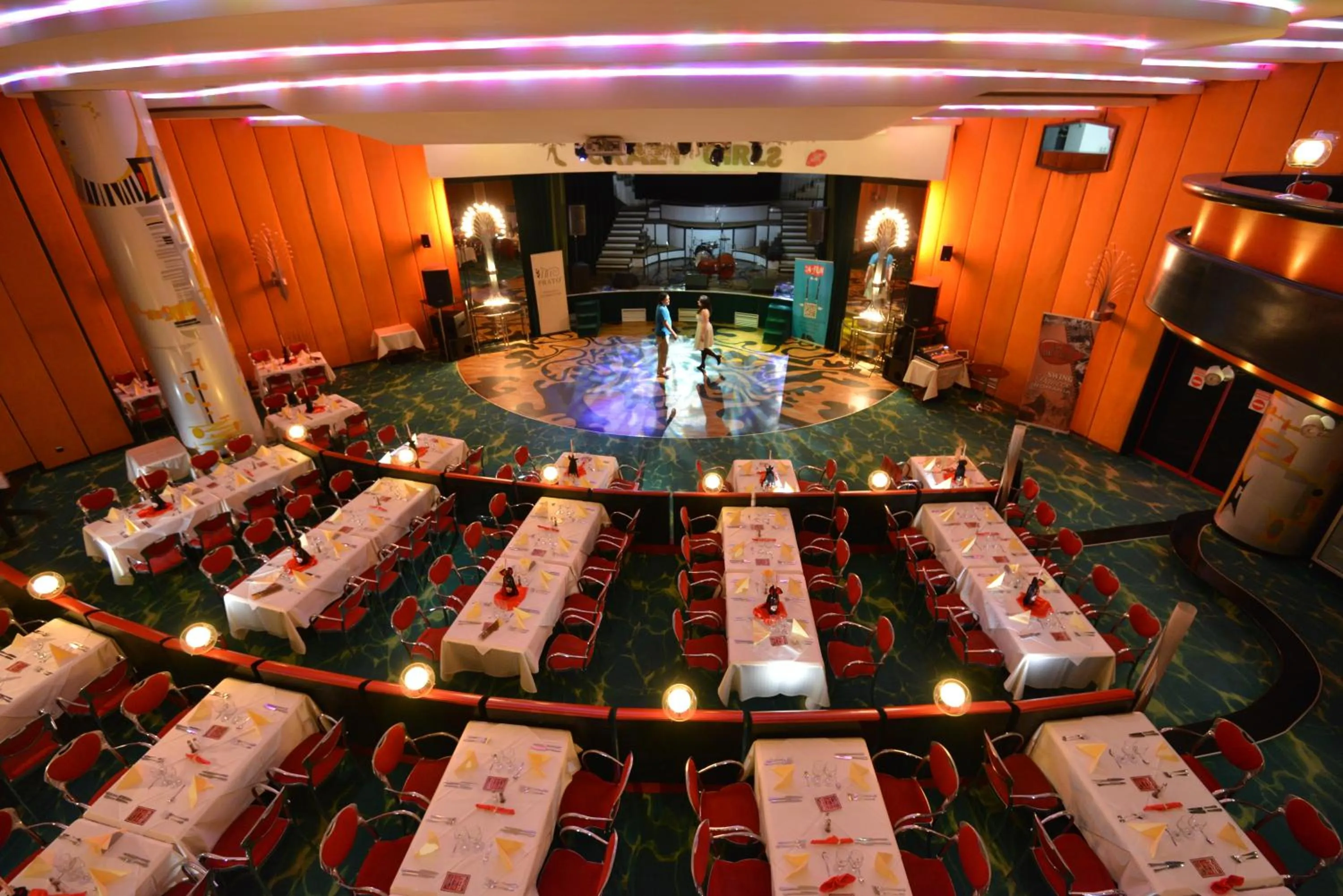 Restaurant/places to eat in Hotel Aro Palace