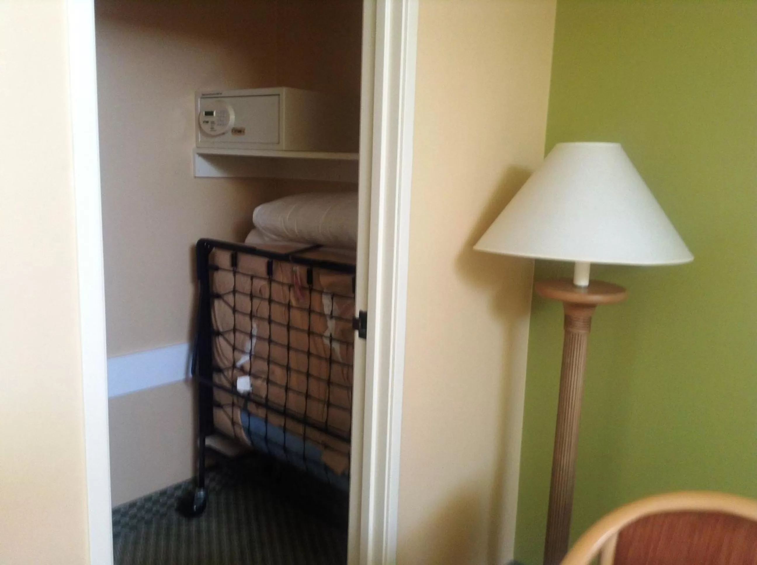 Bedroom, Bed in Howard Johnson by Wyndham Anaheim Hotel & Water Playground