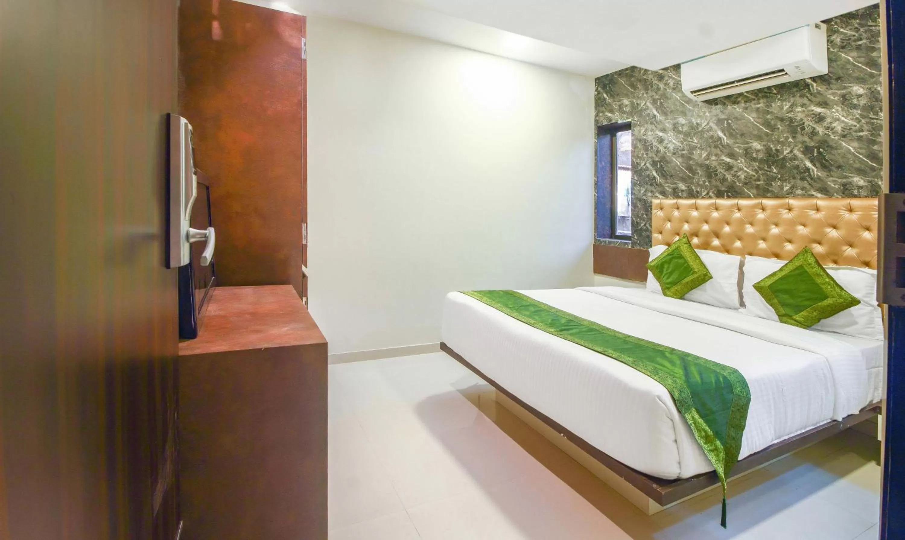 Bedroom, Bed in Treebo Blue Moon Powai