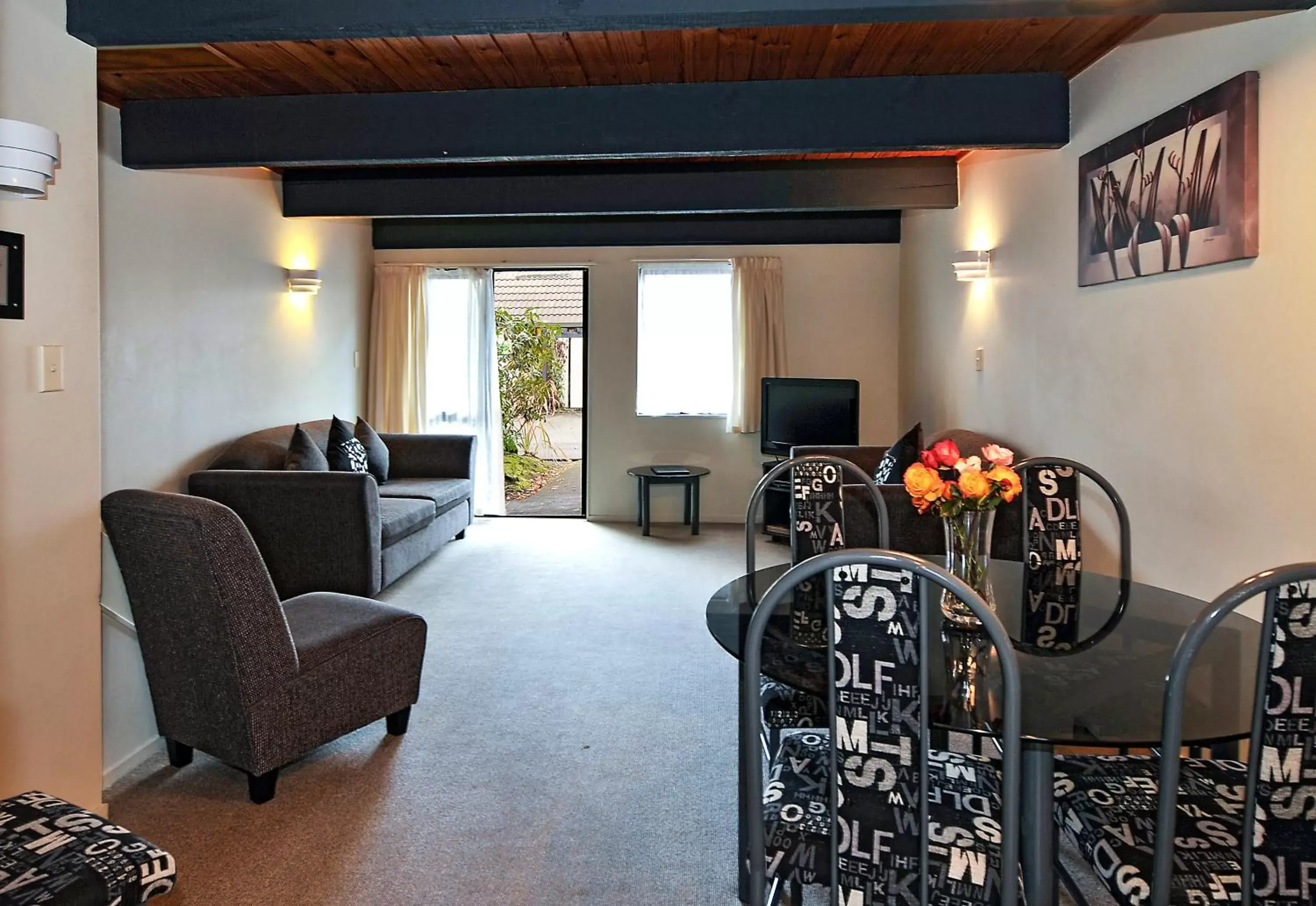 Exec 2 Bed Apartment with Spa Pool in Wylie Court Motor Lodge Exec 2 Bed Apartment with Spa Pool in Wylie Court Motor Lodge