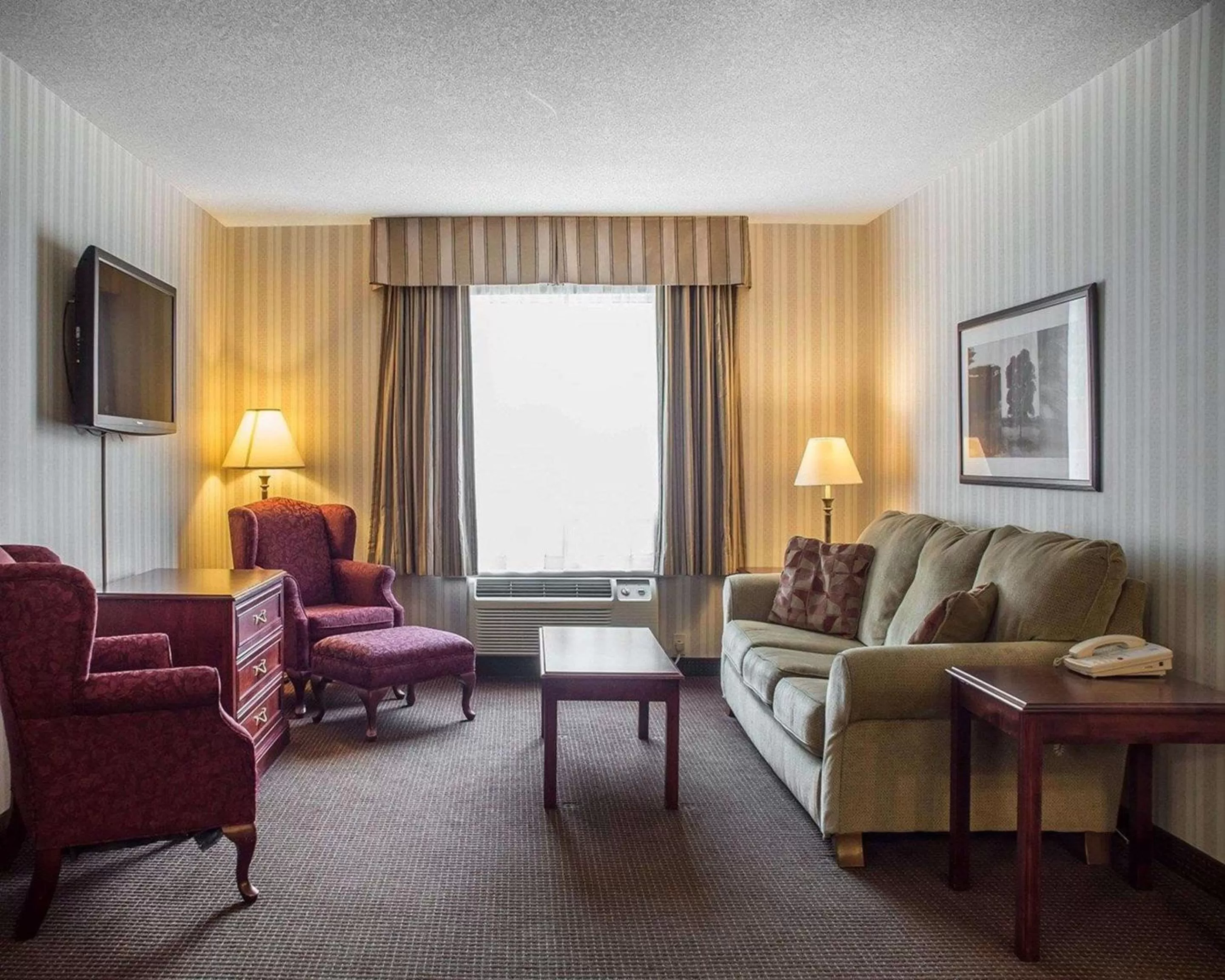 Photo of the whole room in Quality Hotel & Suites Woodstock