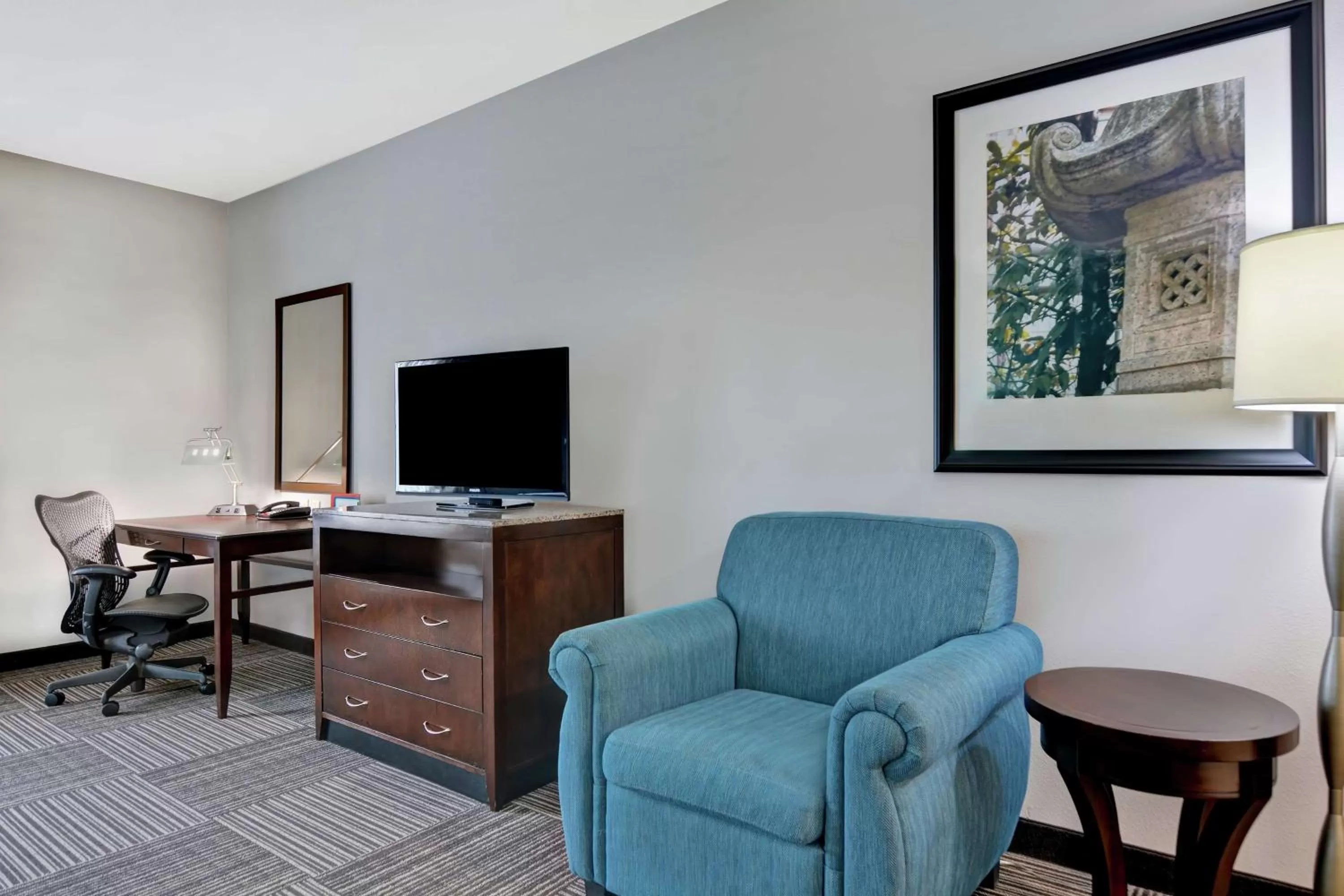 Living room in Hilton Garden Inn and Fayetteville Convention Center