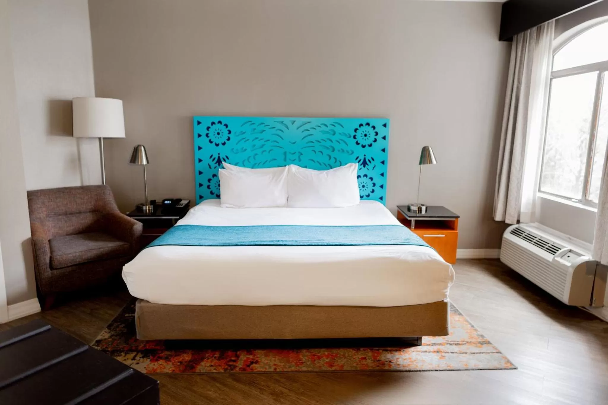 Photo of the whole room, Bed in Hotel Indigo San Antonio Riverwalk by IHG