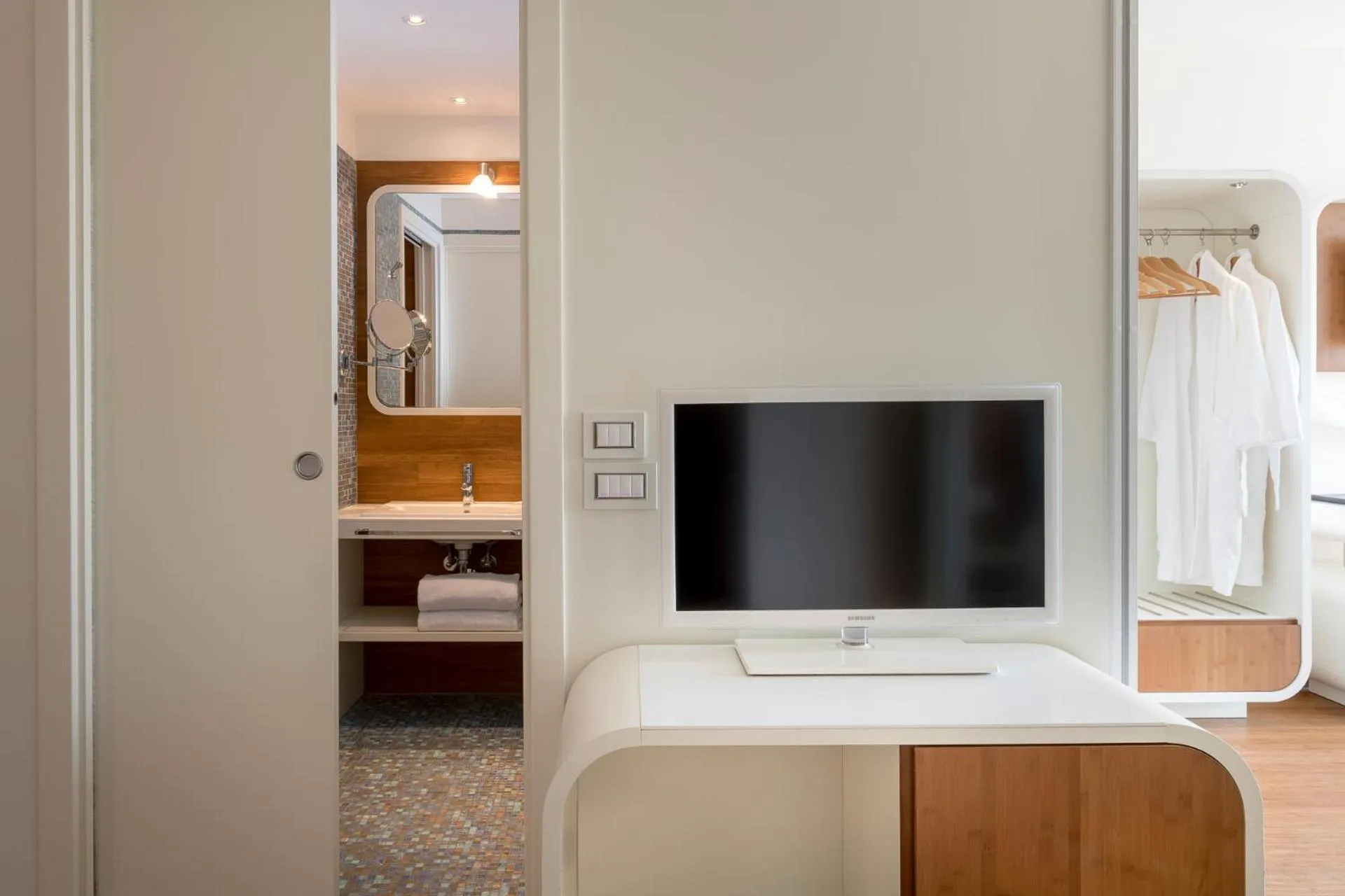 Bathroom, Bed in T-Suite Hotel