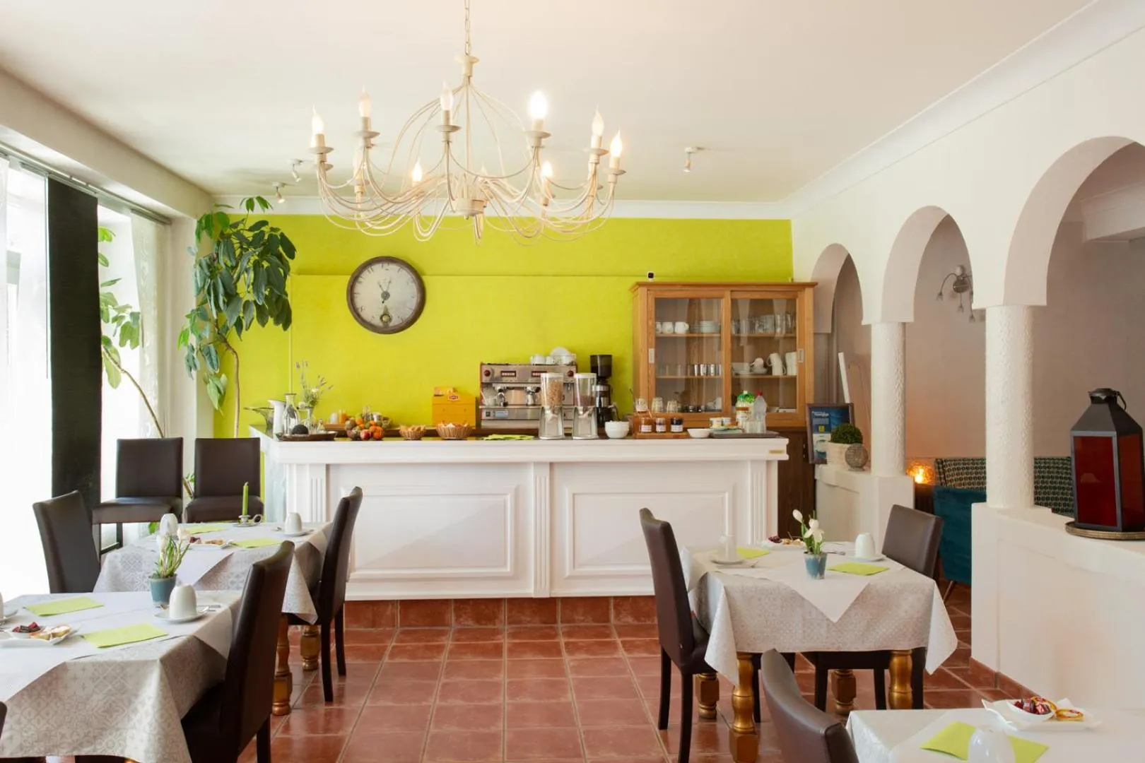 Breakfast in Logis Hotel L'Occitan 2 étoiles