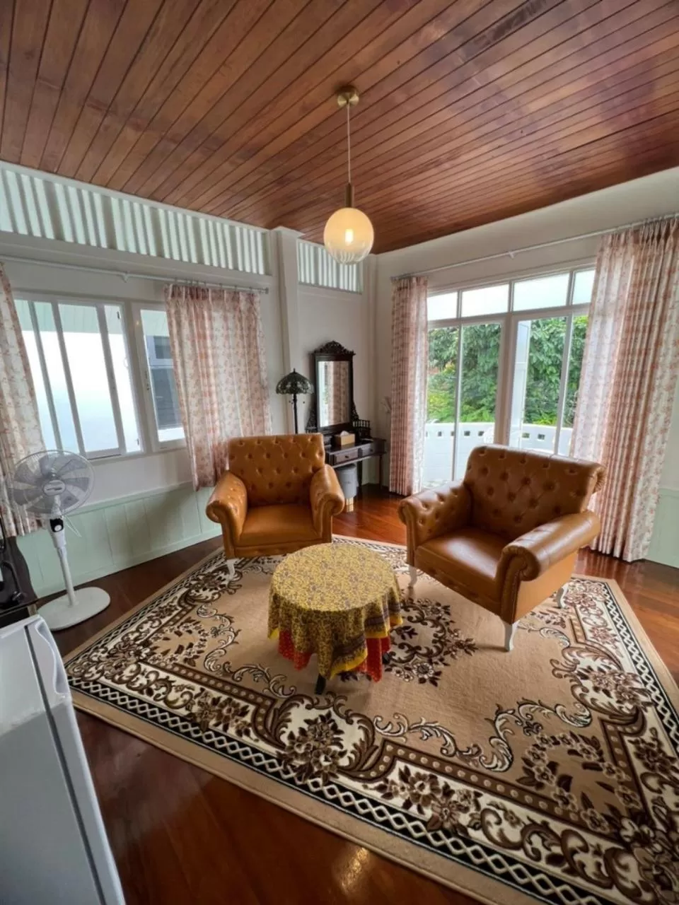 Seating area in RoomQuest Rim Praya Dinsor Road