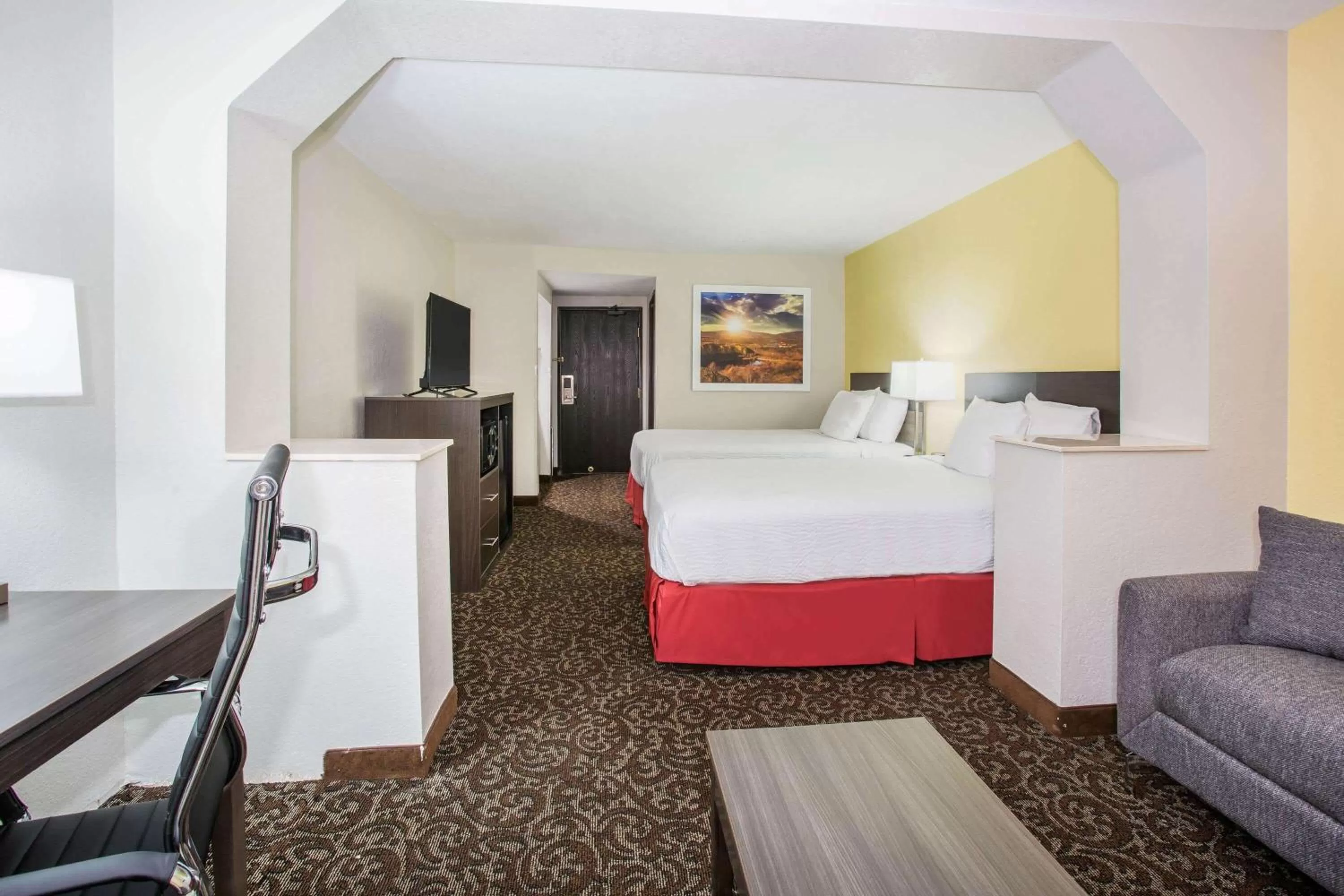 Photo of the whole room, Bed in Days Inn by Wyndham Phoenix North