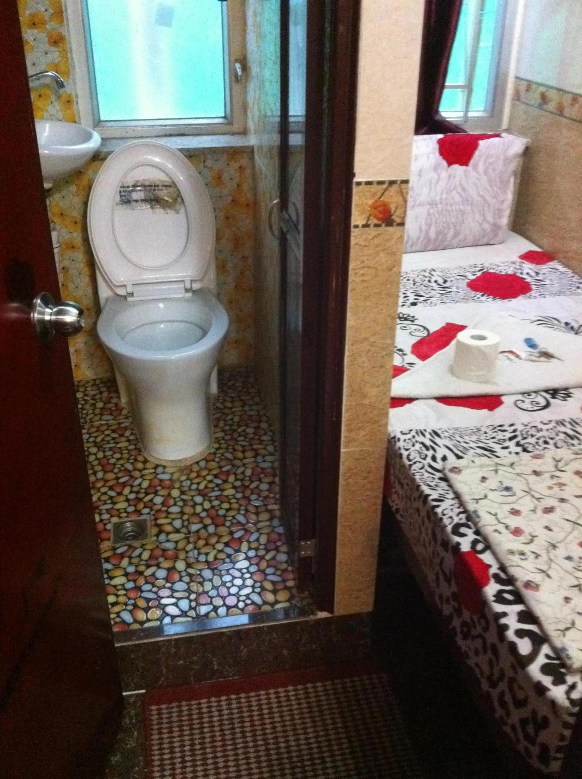 Single Room in New London Hostel