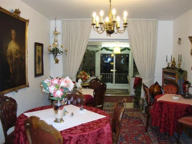 Restaurant/places to eat in Haus Mooren, Hotel Garni