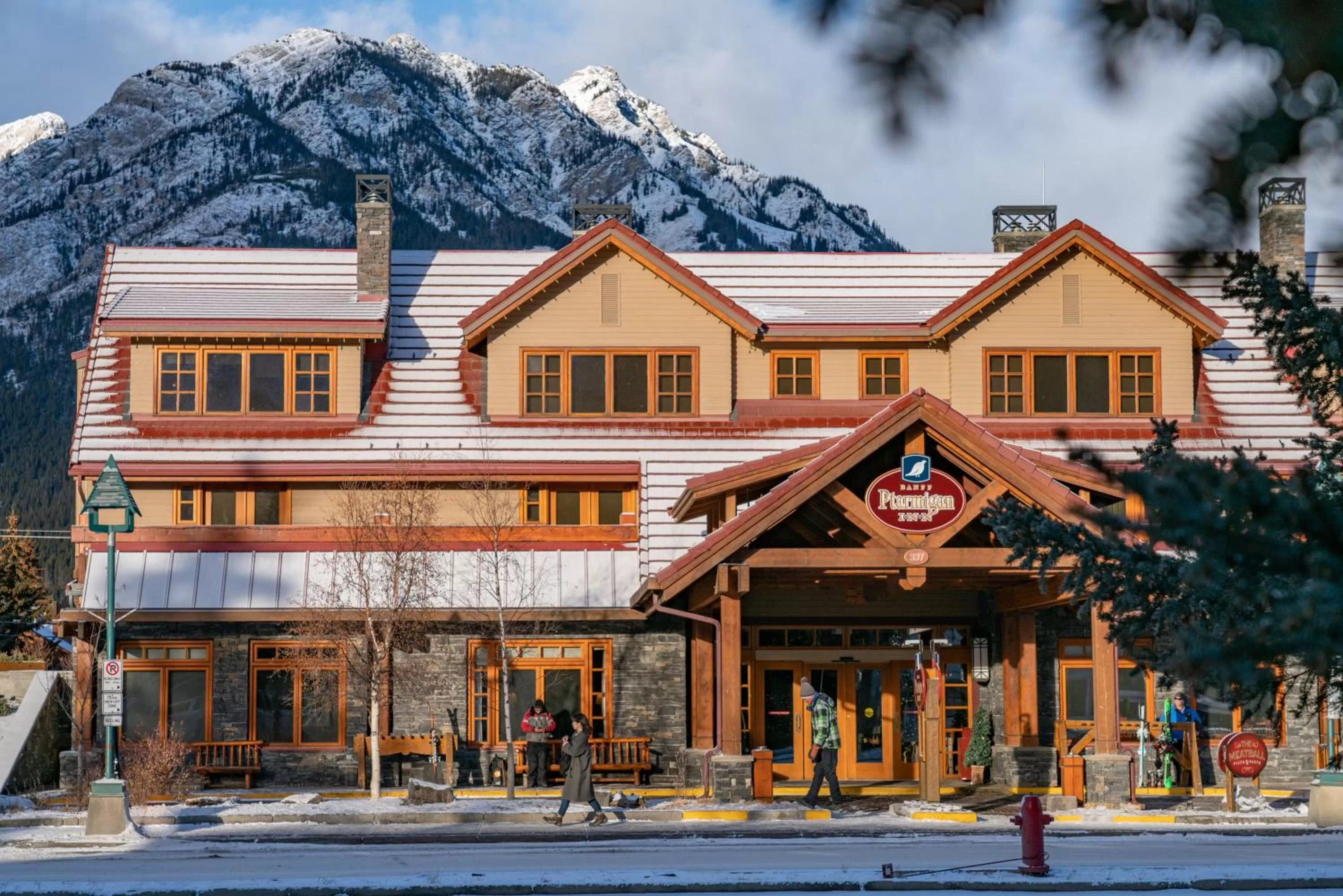 Property building in Banff Ptarmigan Inn