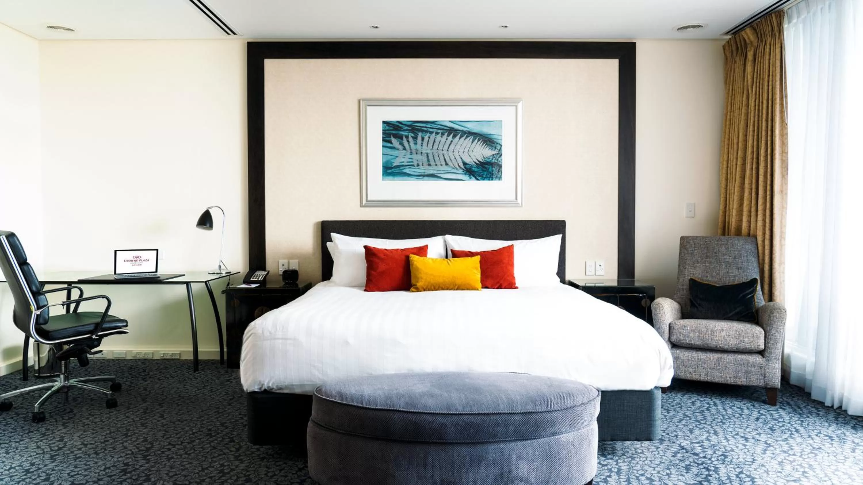 Photo of the whole room, Bed in Crowne Plaza Auckland by IHG