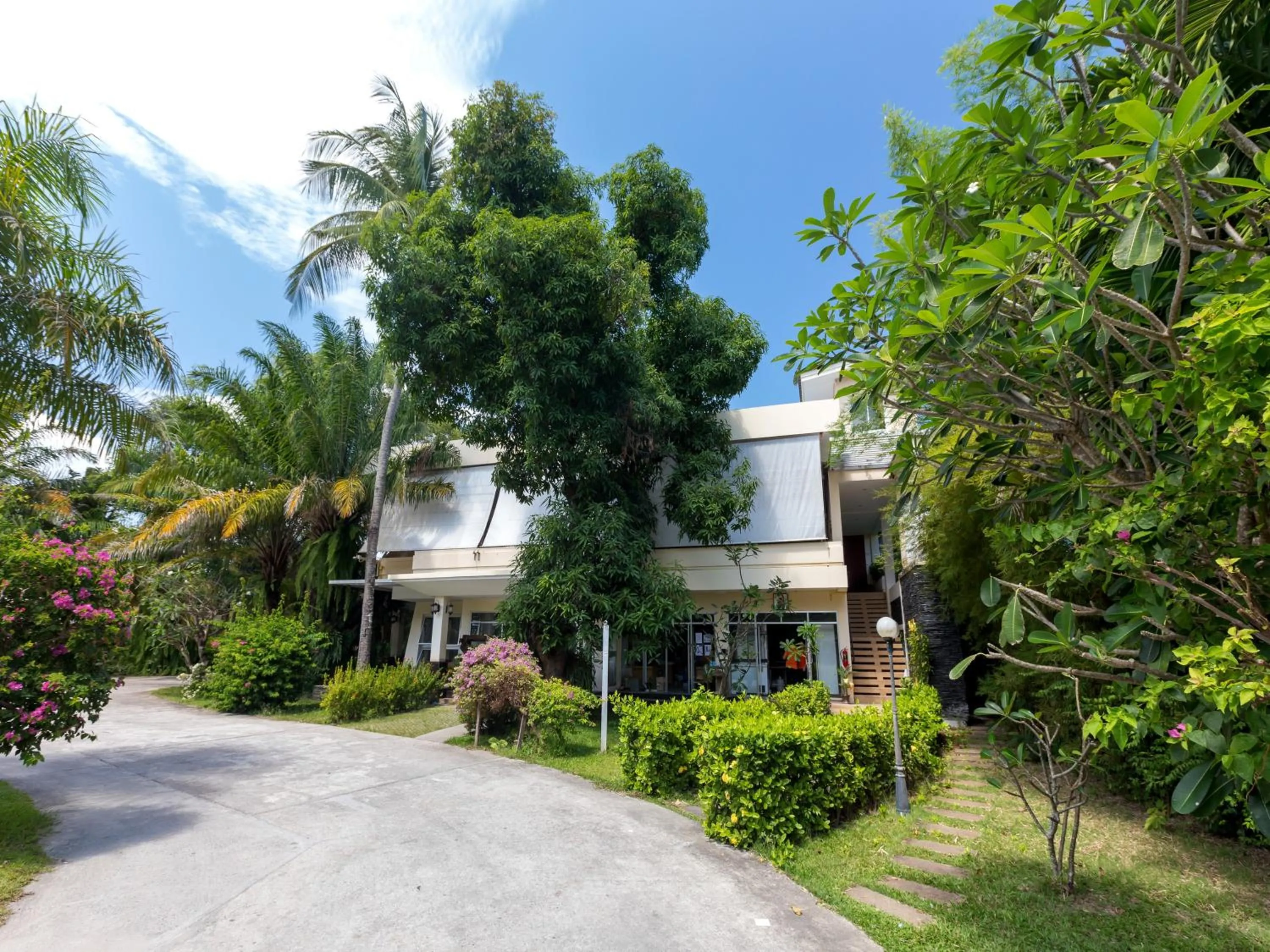 Area and facilities in Phuket Sea Resort SHA Extra Plus