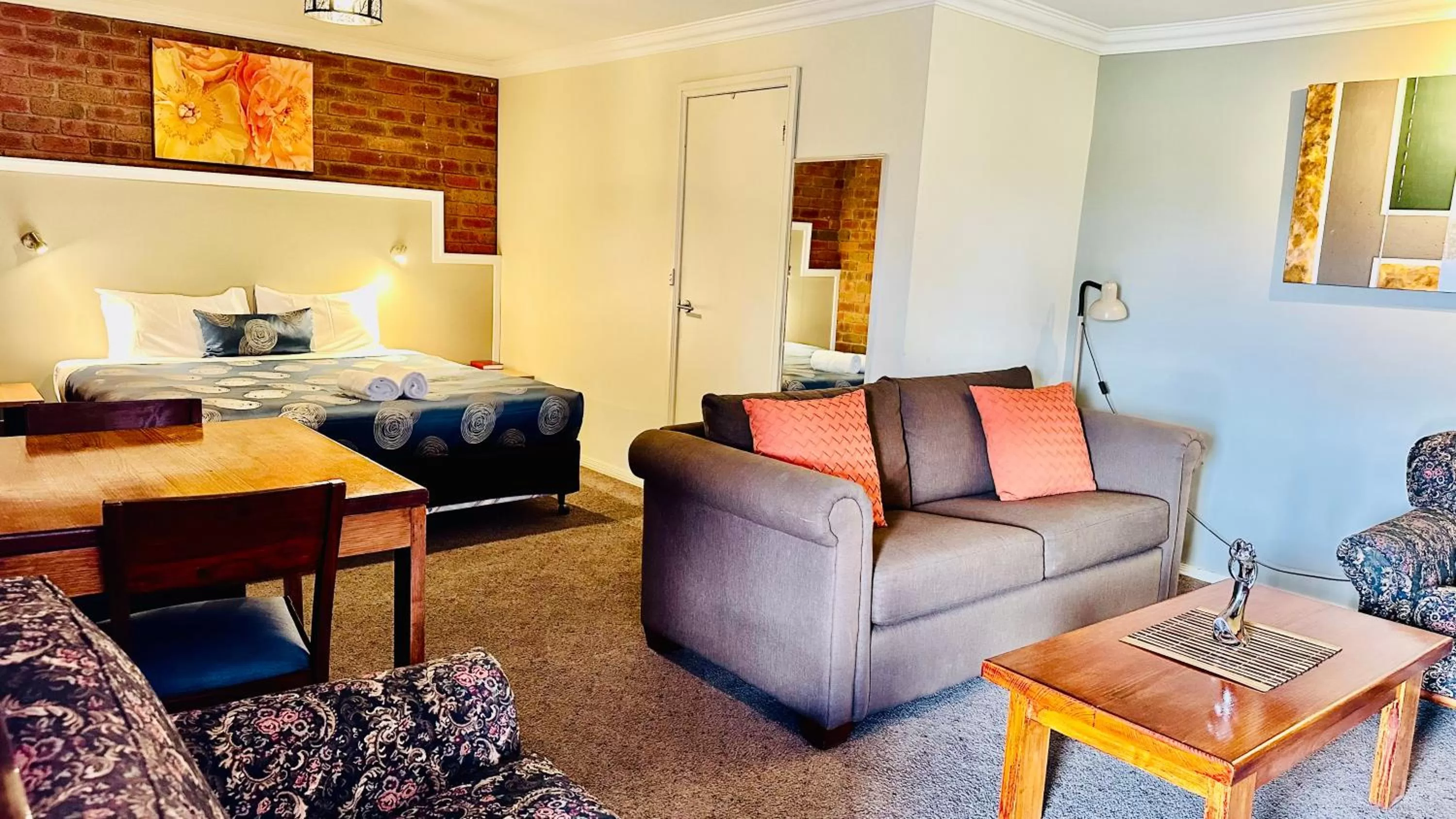 Early Australian Motor Inn