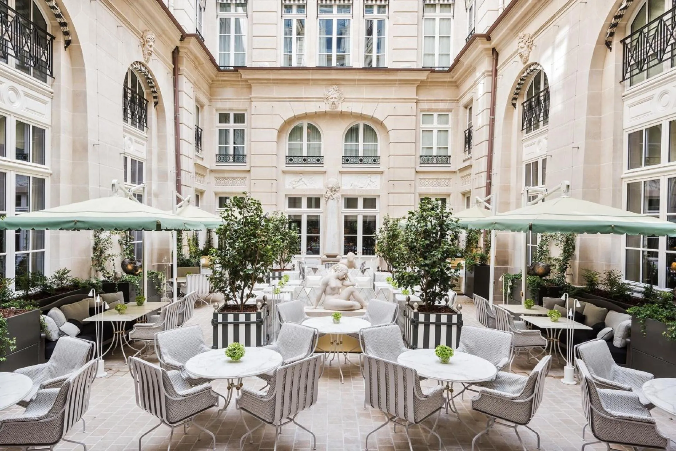Patio in Hotel de Crillon