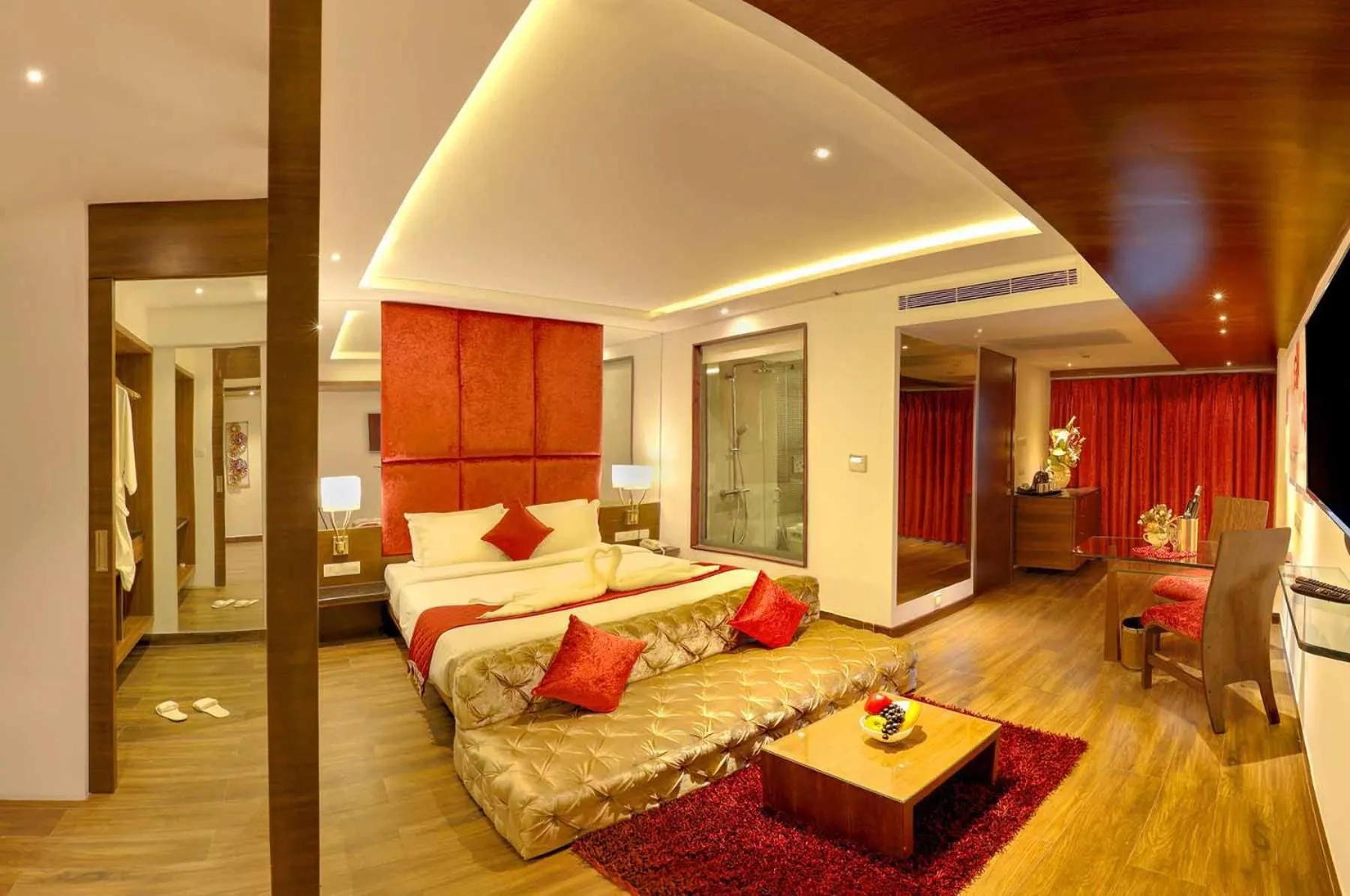 Shower, Bed in Roopa Elite