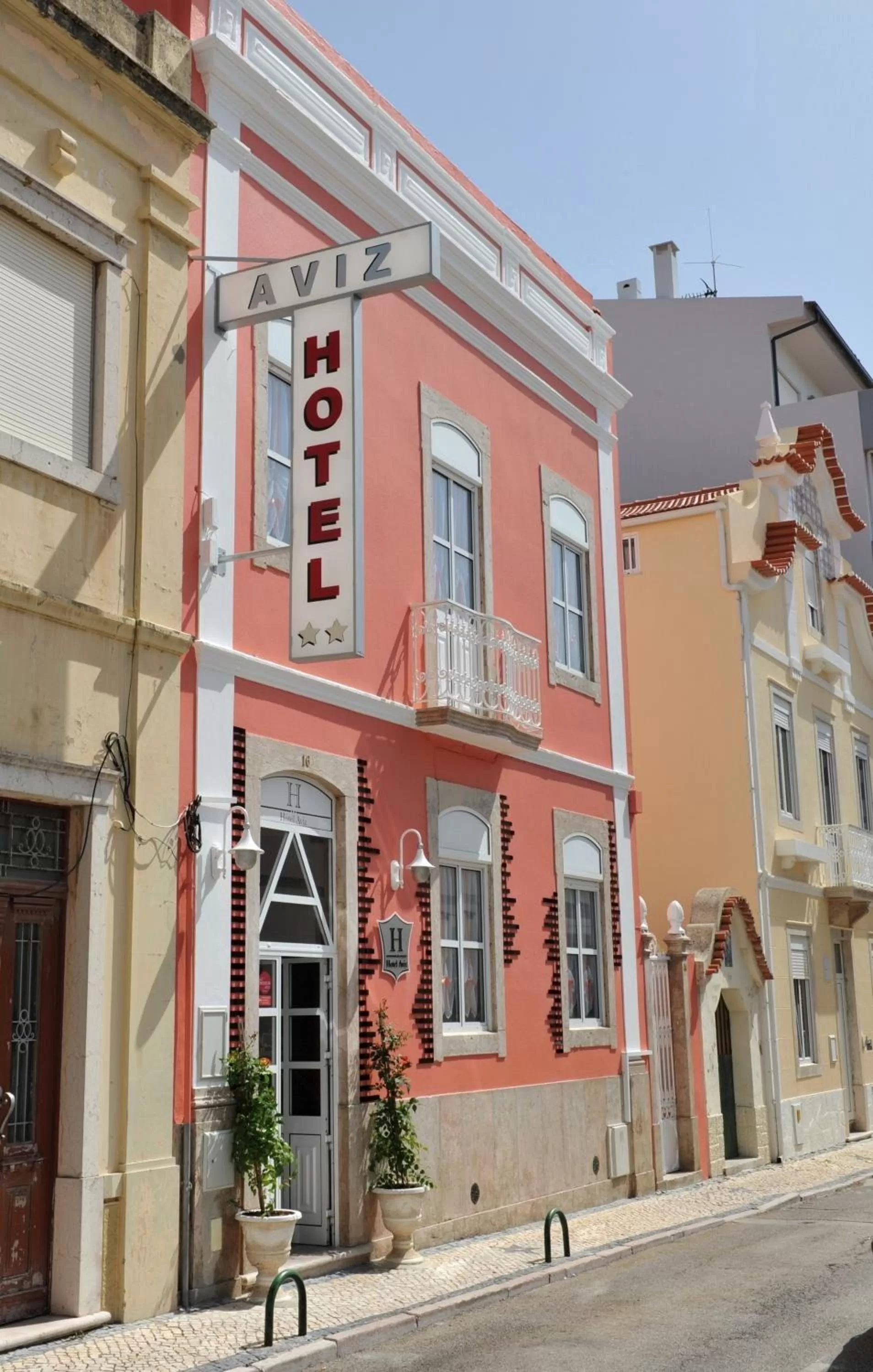 Facade/entrance in Hotel Aviz