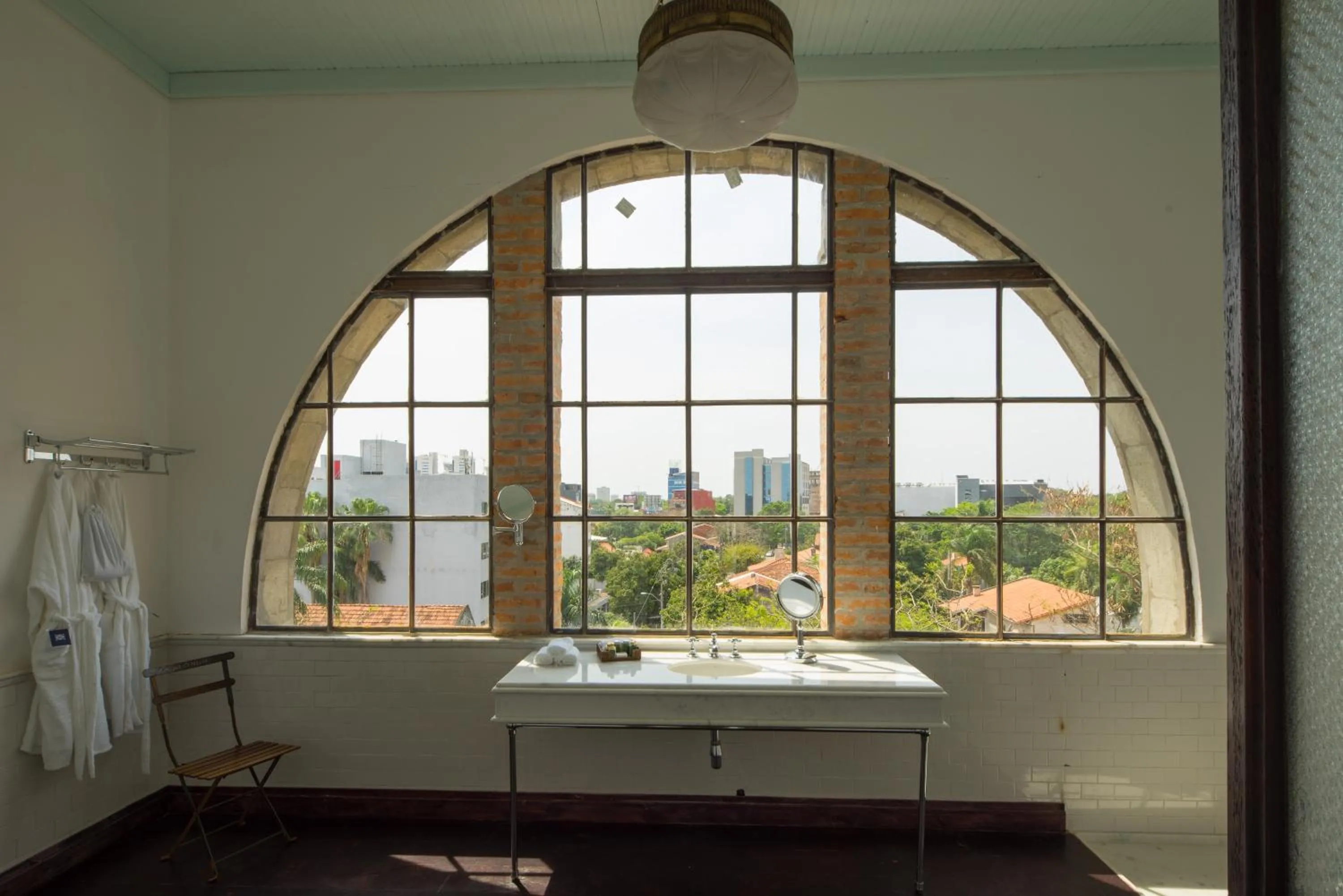 Toilet in Factoria Hotel