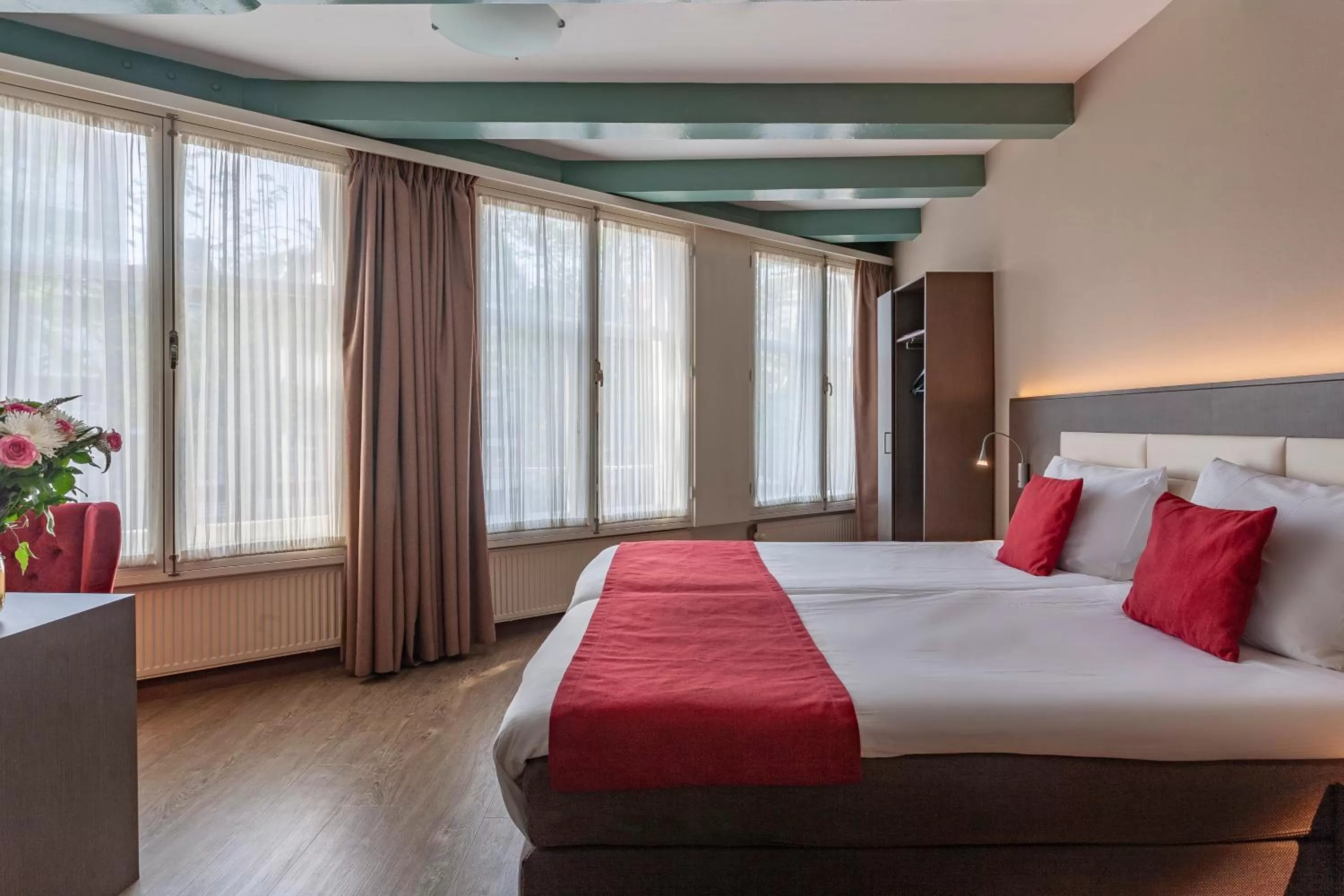 Bedroom, Bed in Avenue Hotel