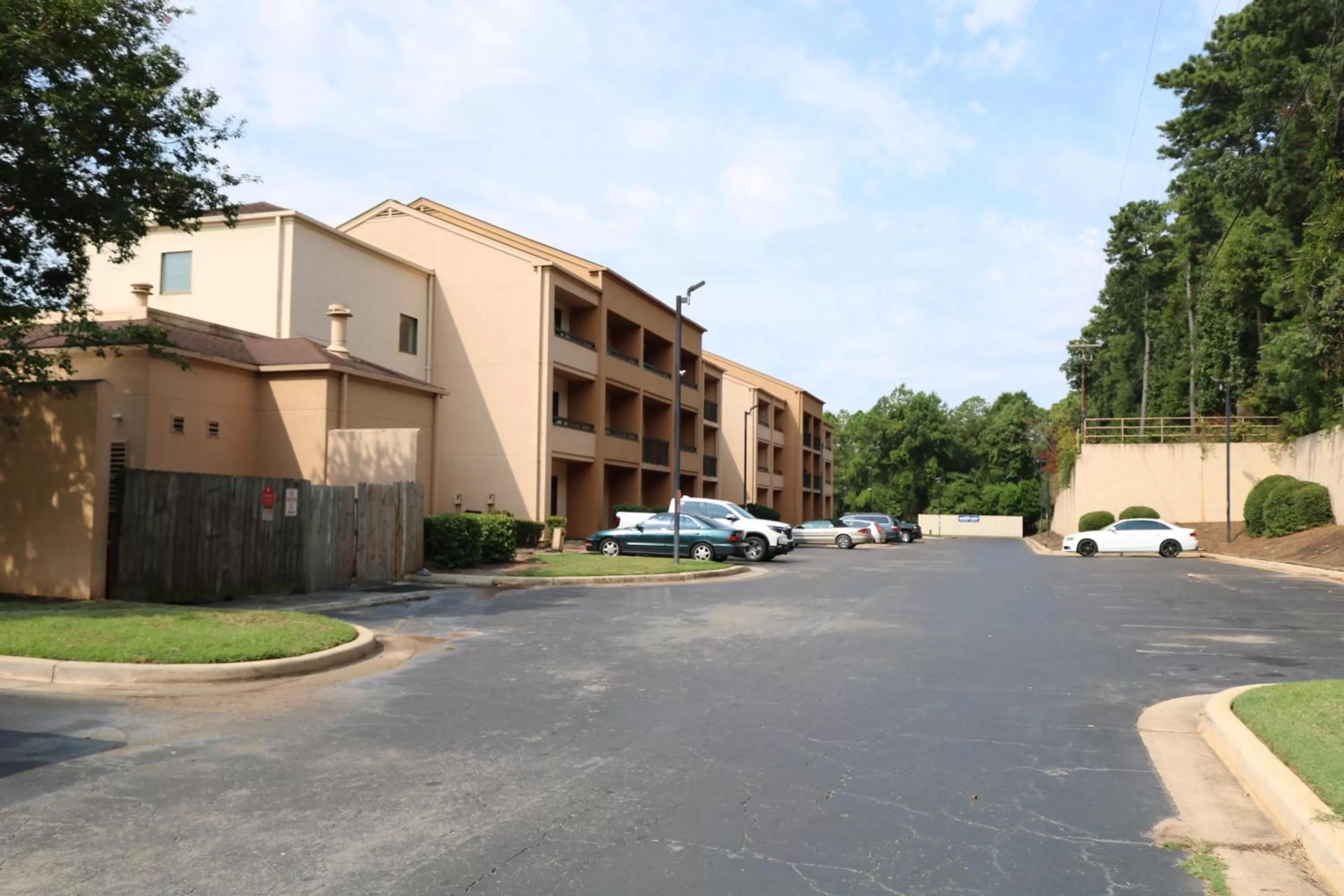 Parking in Baymont by Wyndham Columbia Northwest