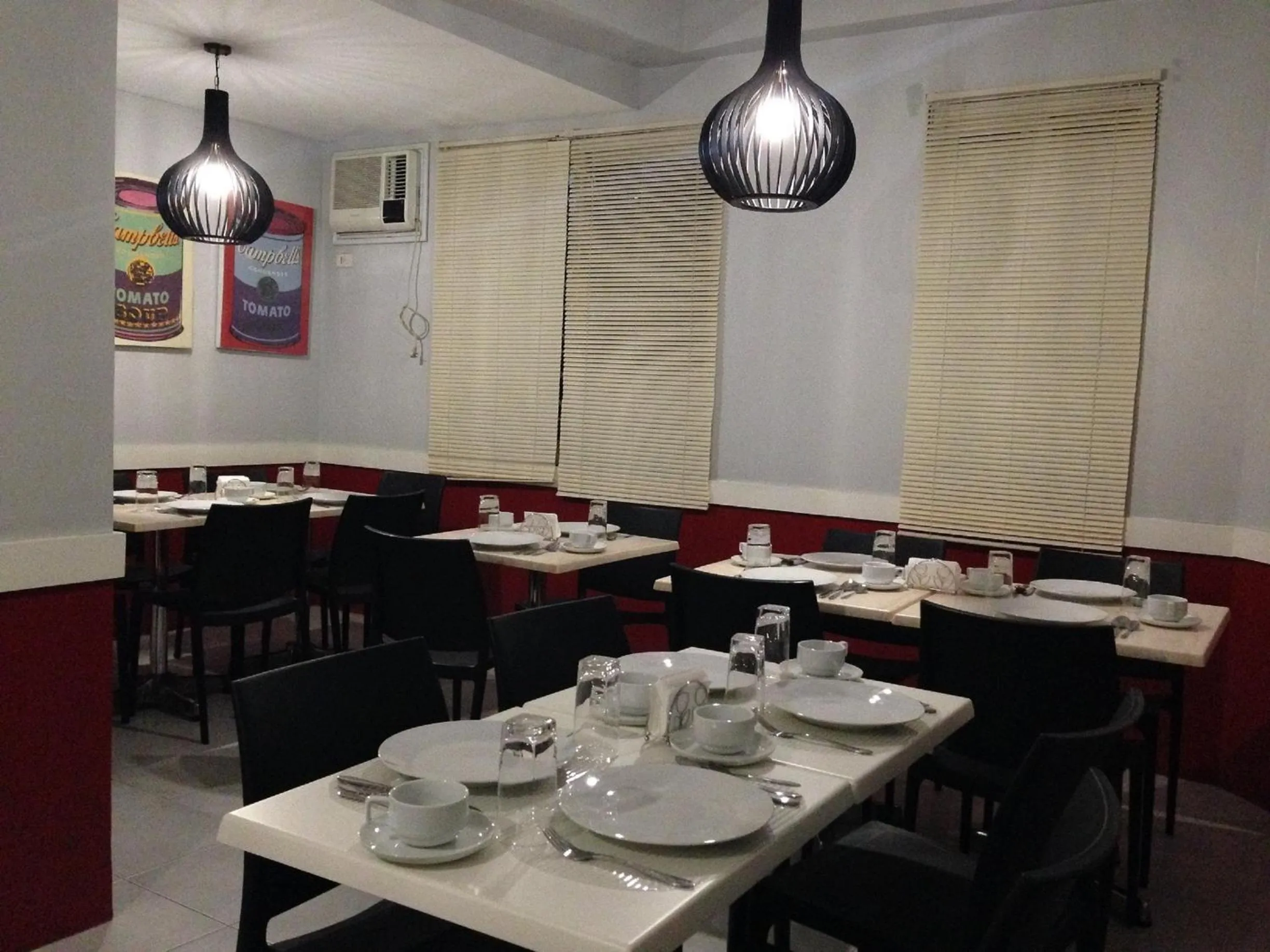 Restaurant/places to eat in Leesons Residences