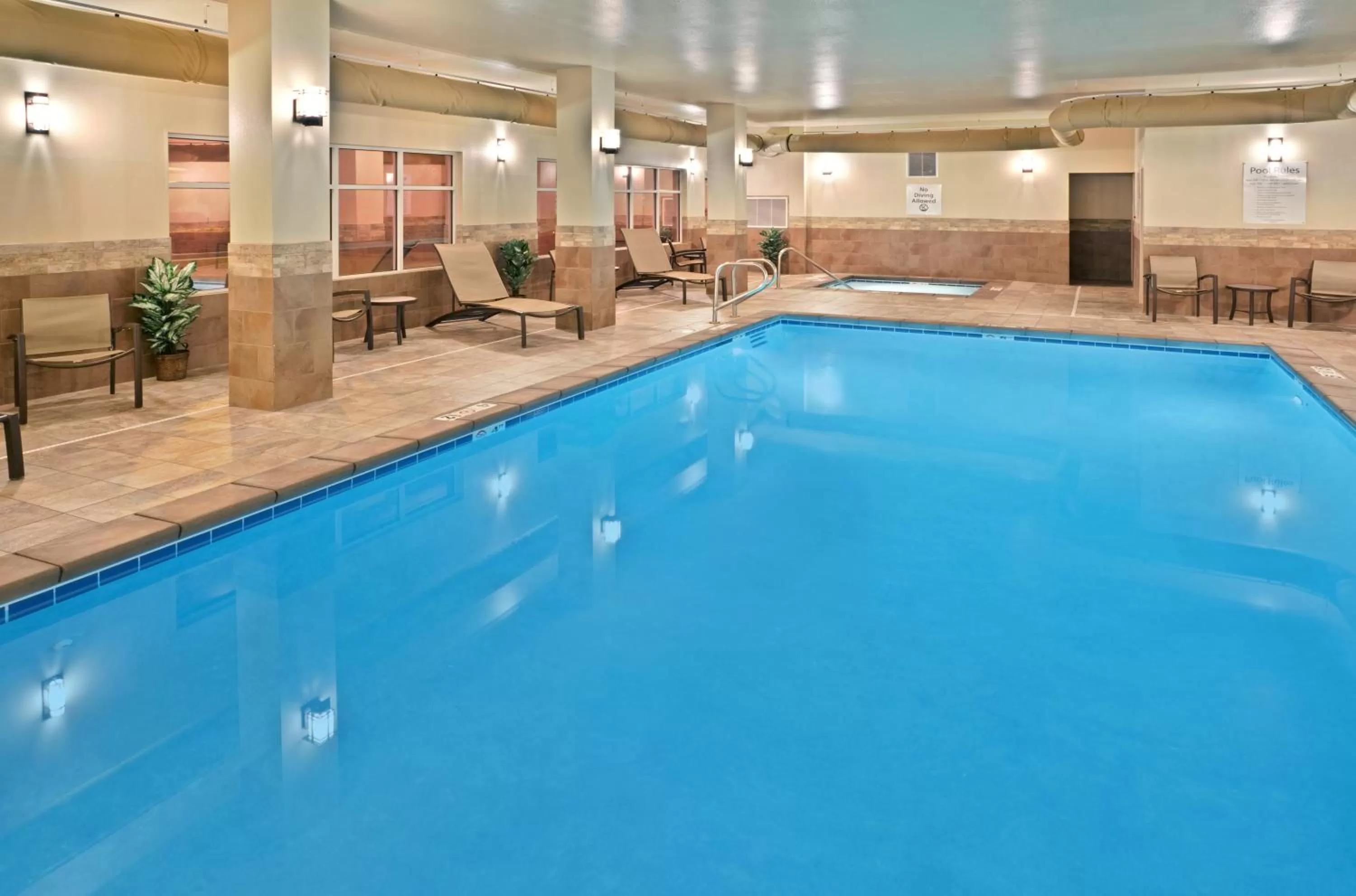 Swimming pool in Holiday Inn Express Hotel Twin Falls by IHG