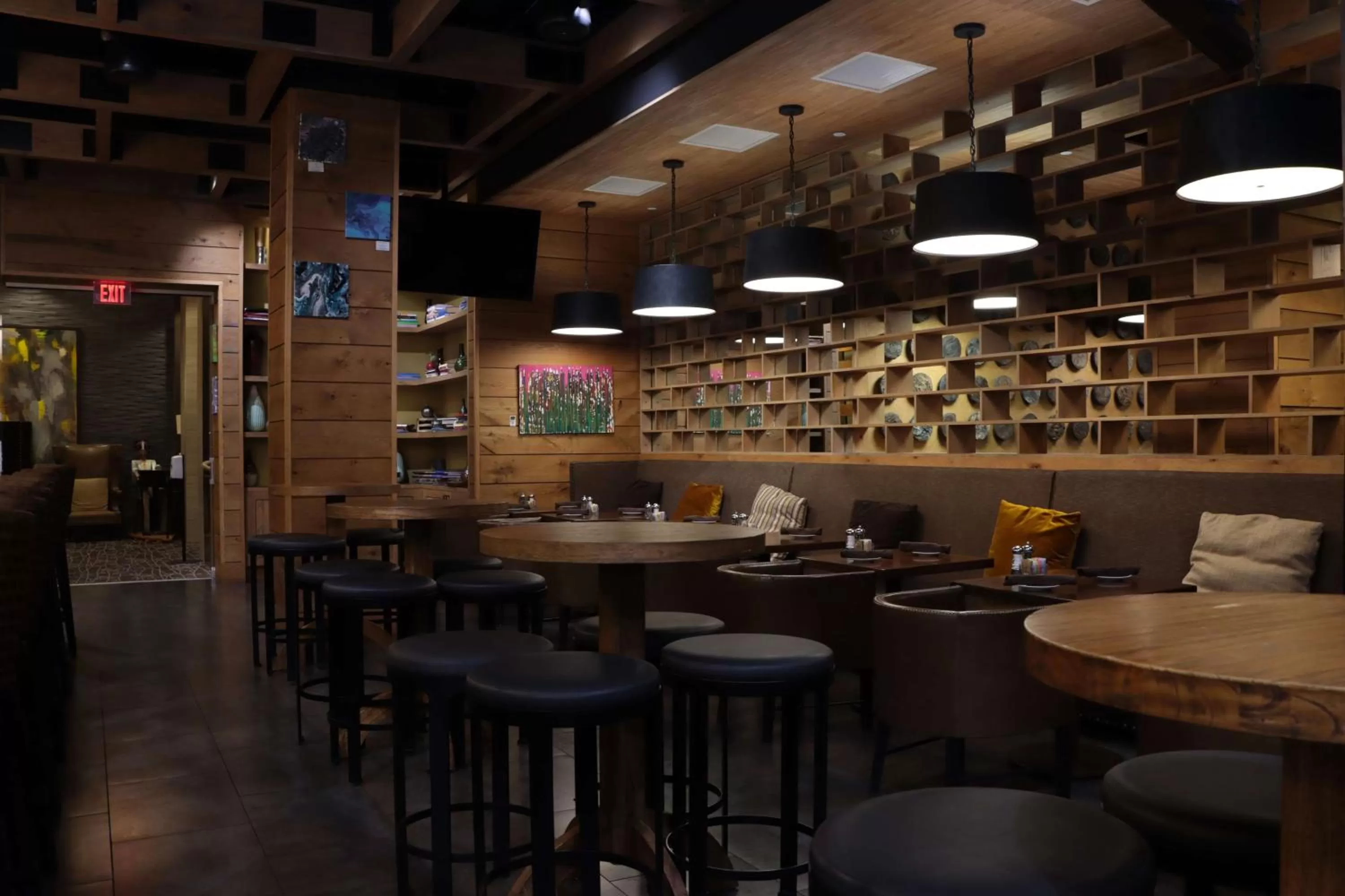 Lounge or bar in DoubleTree by Hilton Hotel Reading