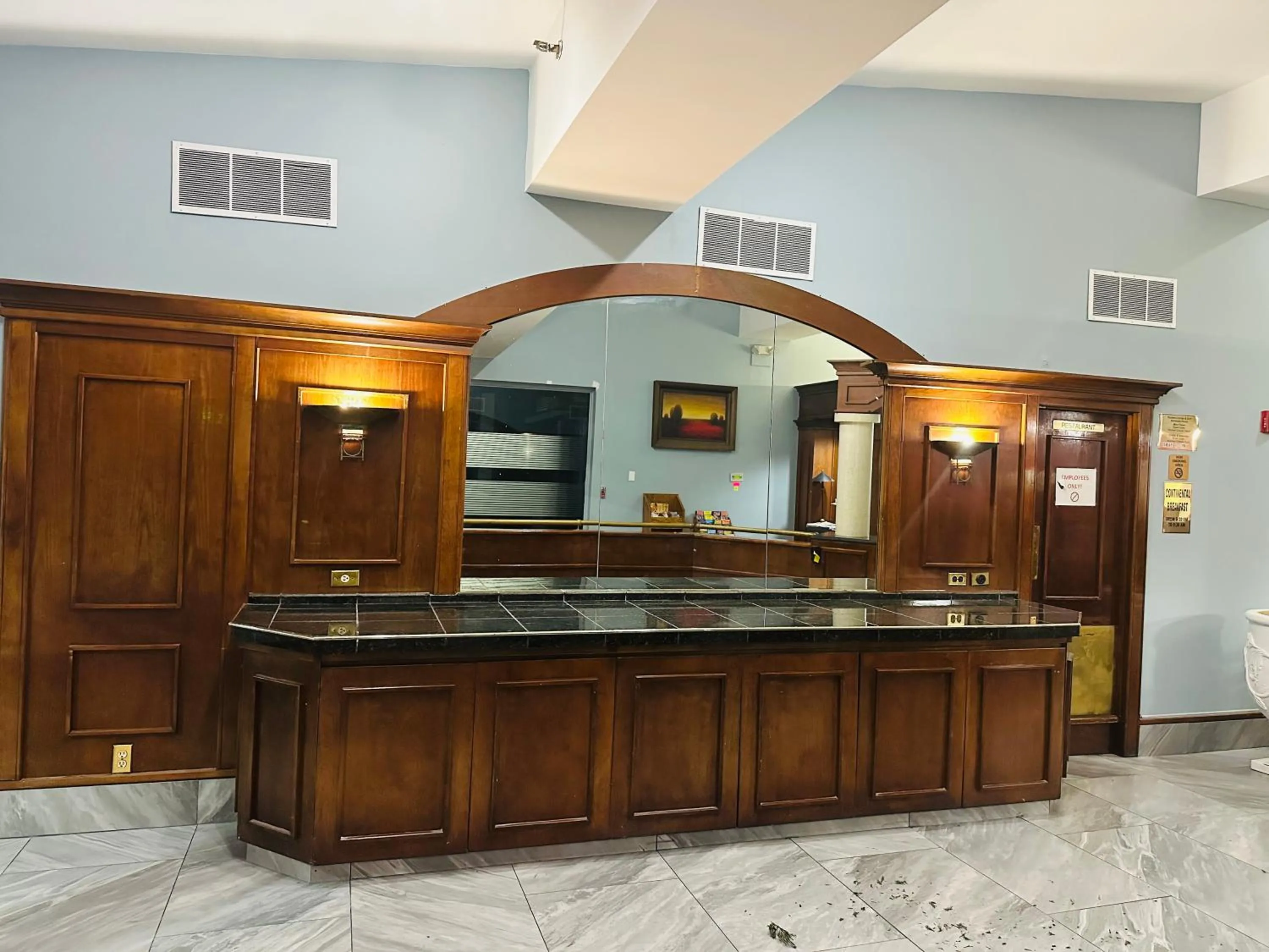 Lounge or bar in Town Inn