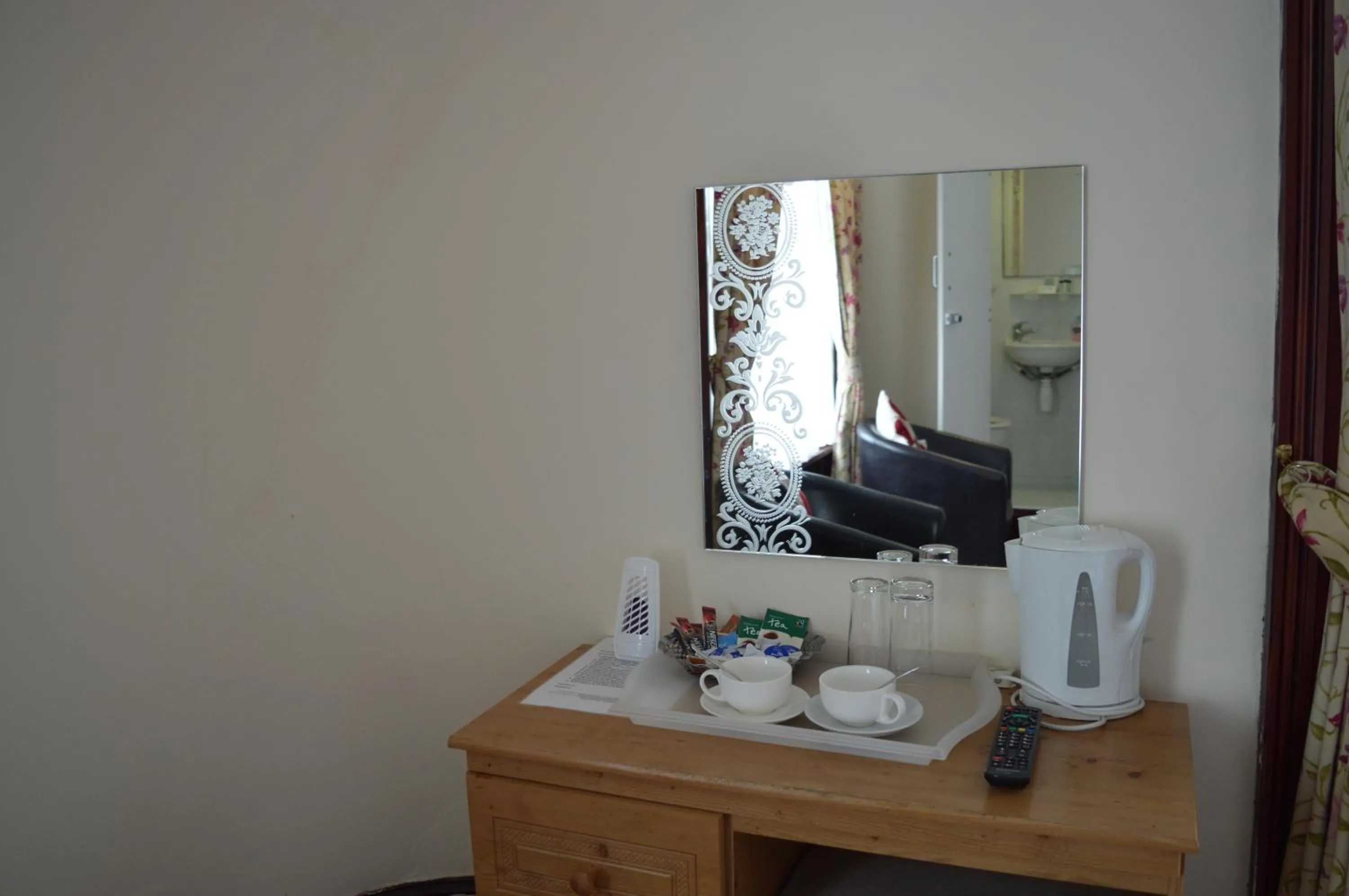 Coffee/tea facilities in Globe Hotel