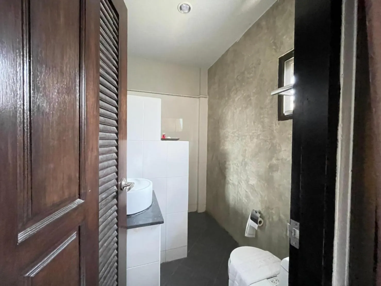 Shower in Smaids Room