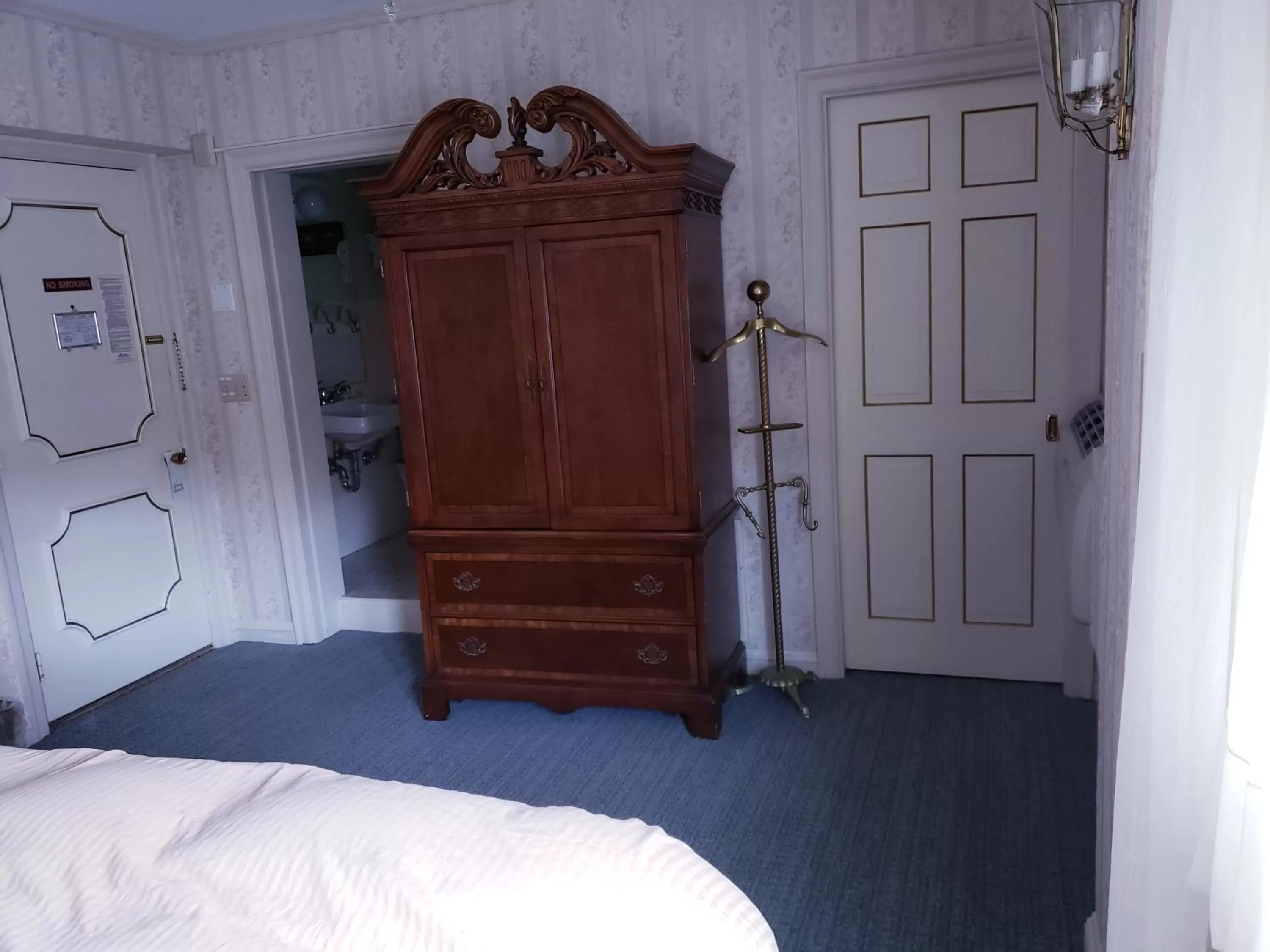 TV and multimedia, Bed in Lowell Inn