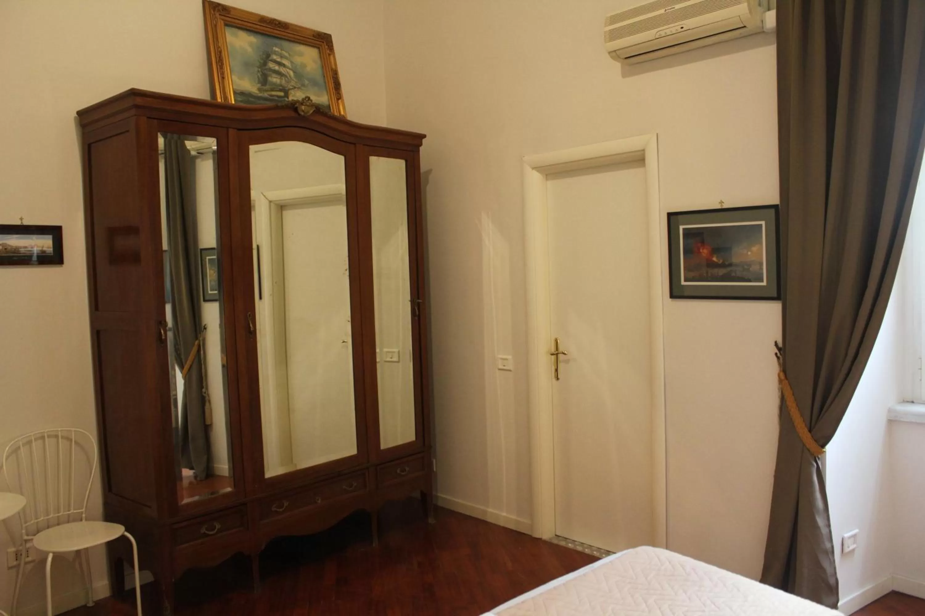 Photo of the whole room, TV/Entertainment Center in RealPartenope B&B 284