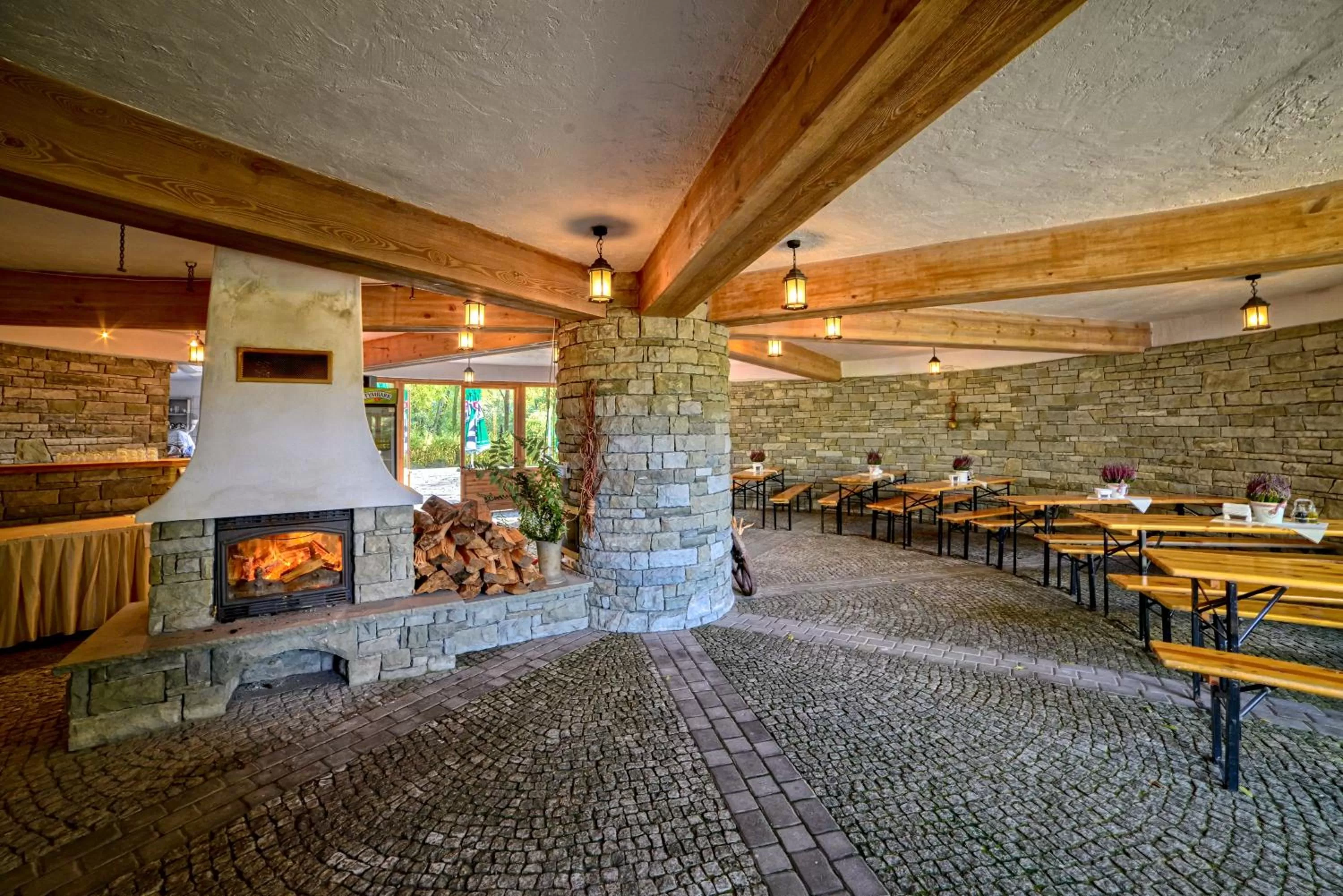 Restaurant/places to eat in Hotel Belweder