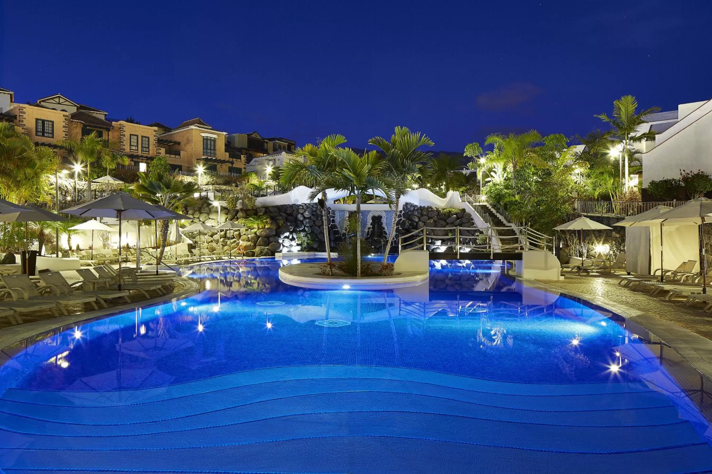 Swimming pool in Hotel Suite Villa Maria
