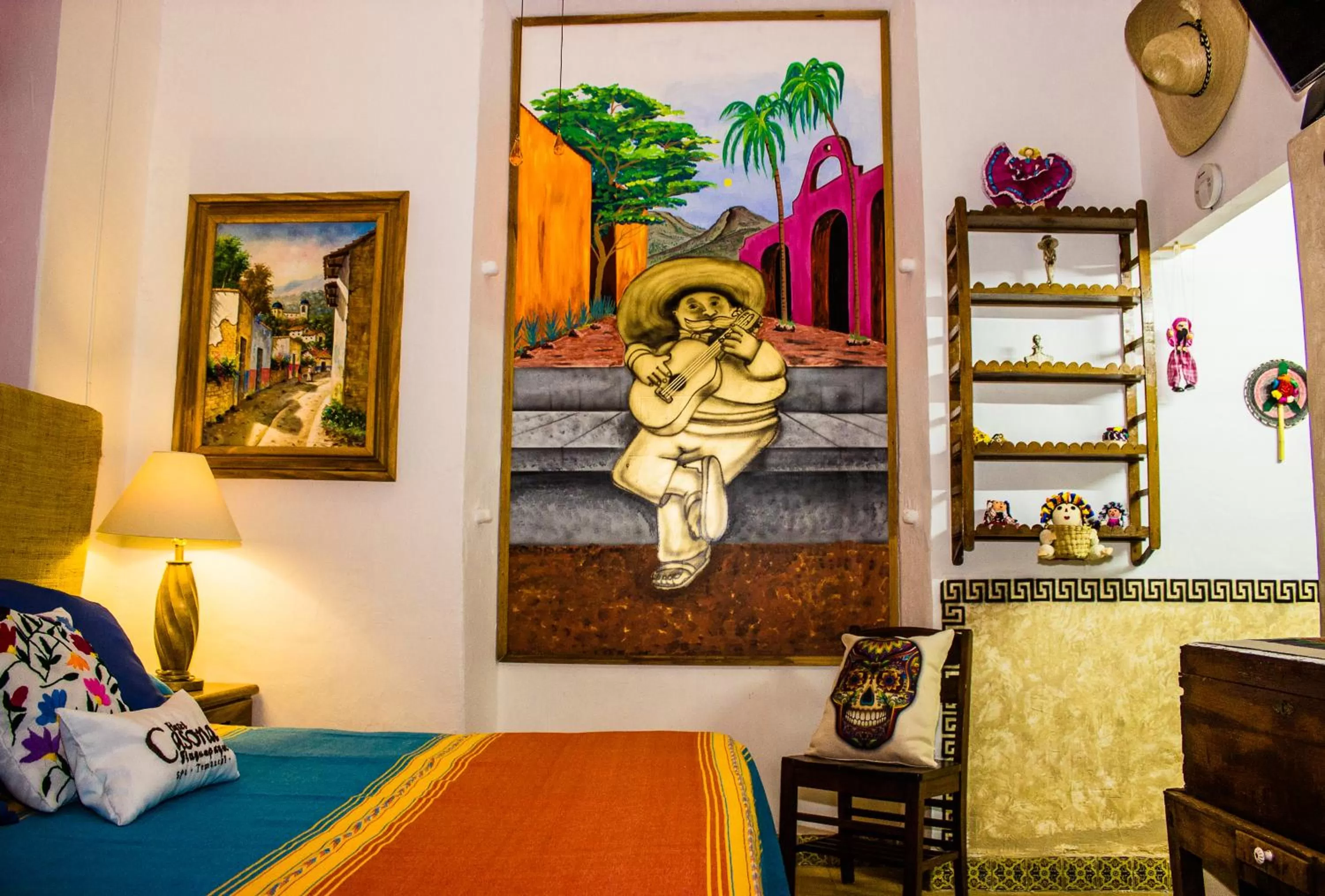 Bed in Casona Tlaquepaque Temazcal & Spa