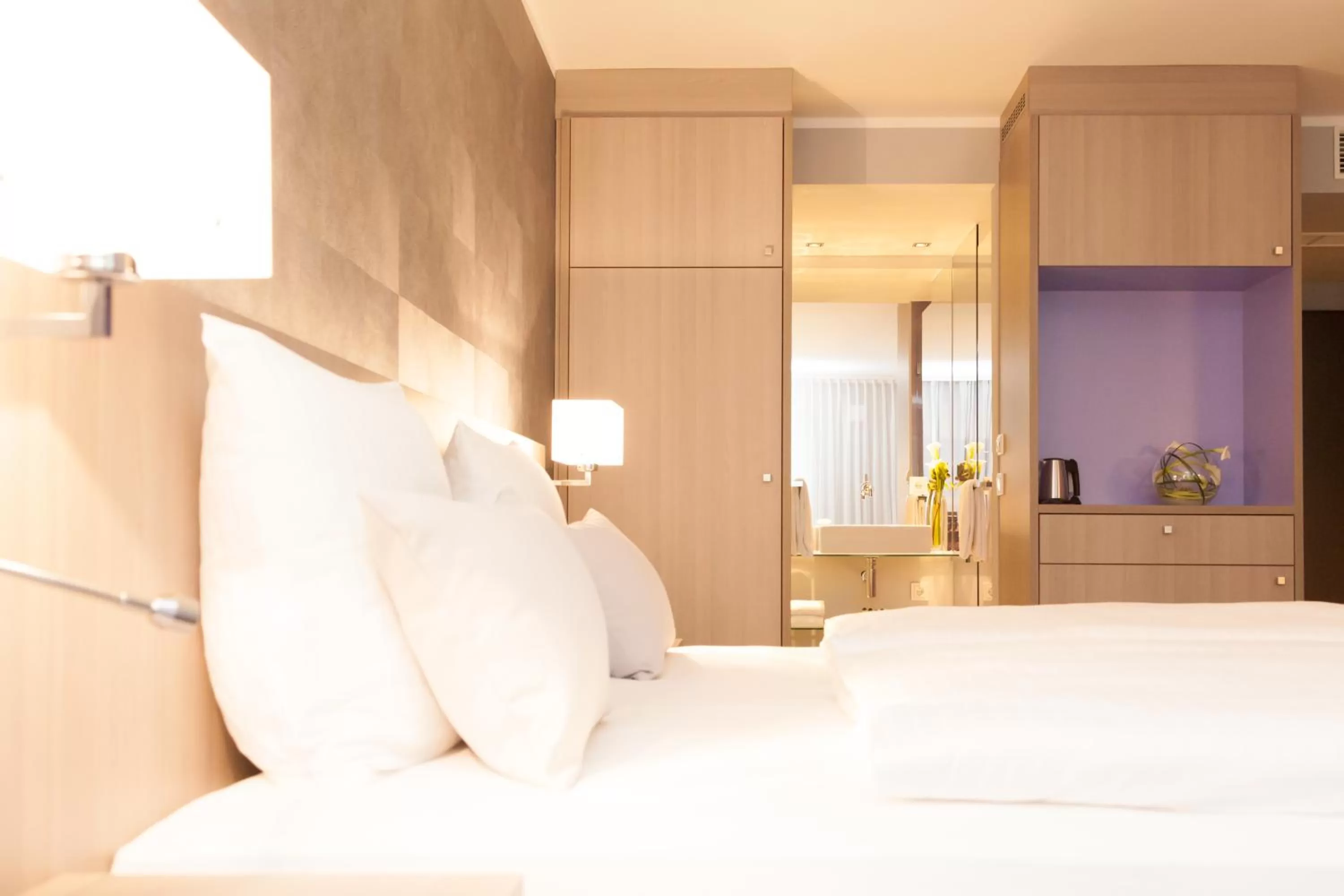 Decorative detail, Bed in relexa hotel München