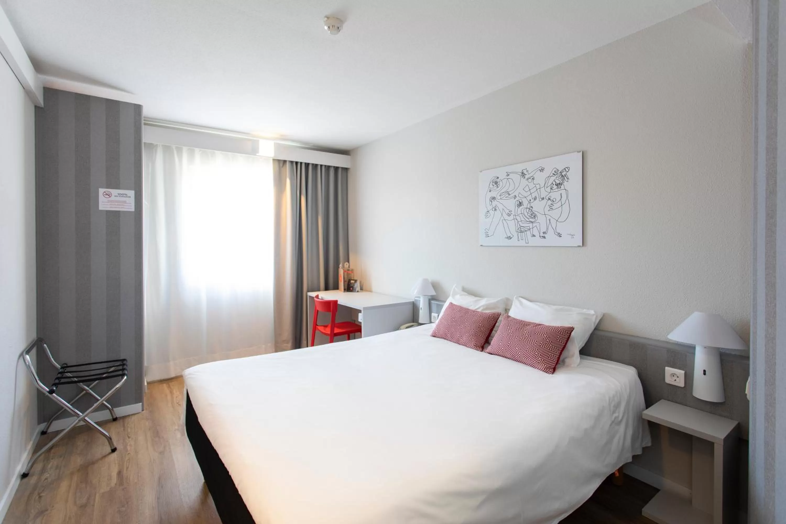 Photo of the whole room, Bed in Ibis Valencia Alfafar