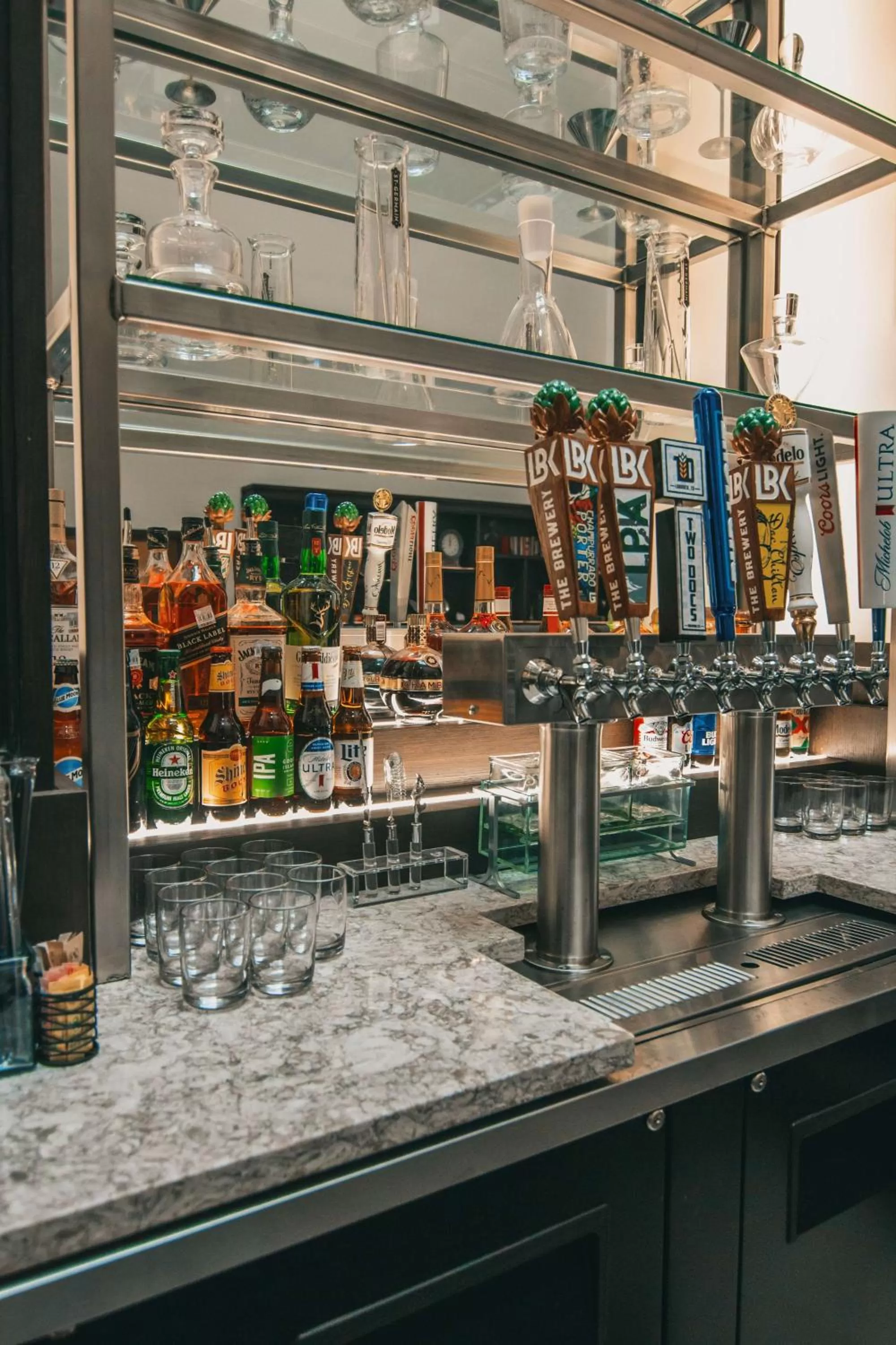 Lounge or bar in Doubletree By Hilton Lubbock - University Area