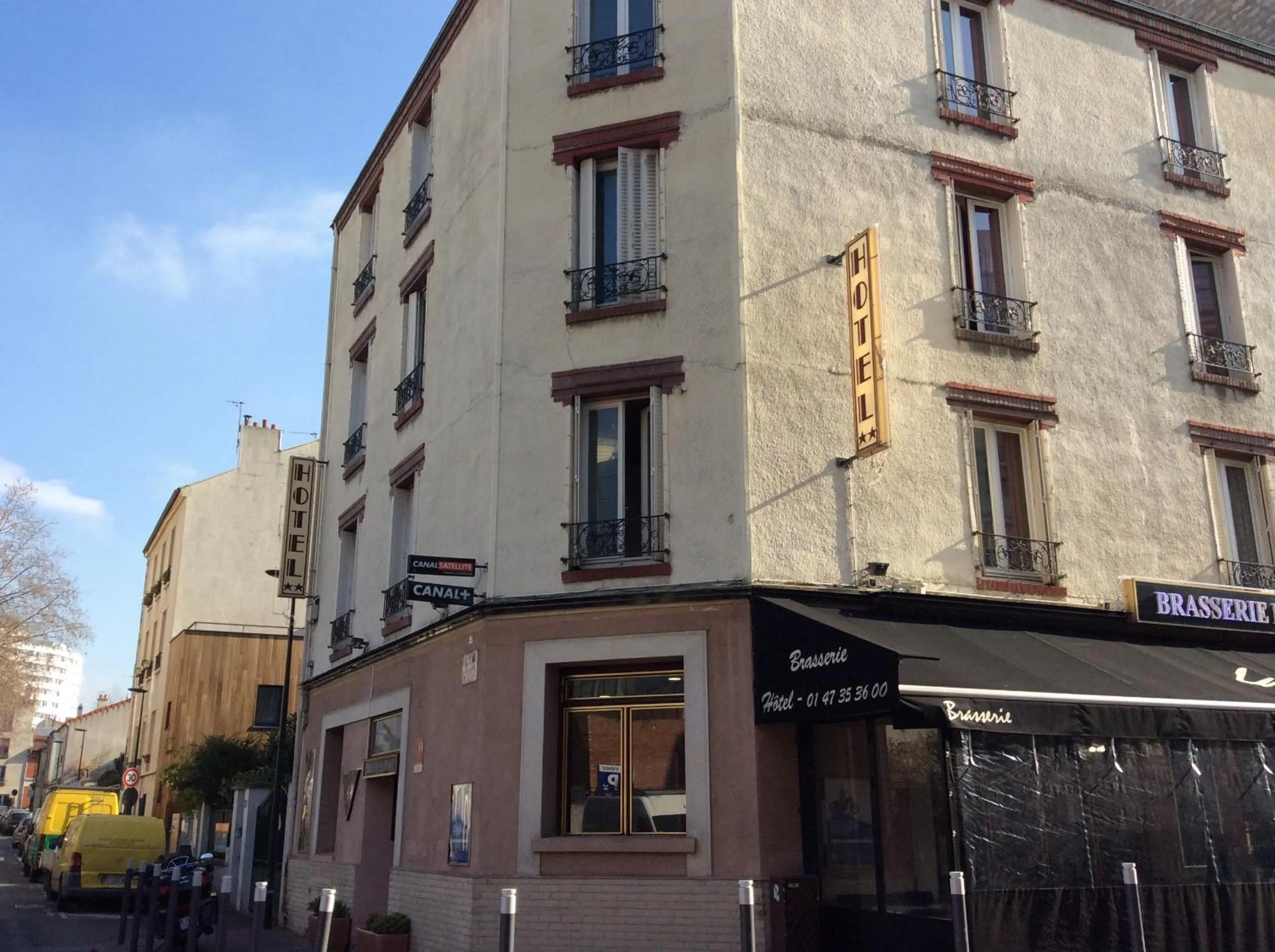 Property building in Hotel De La Place