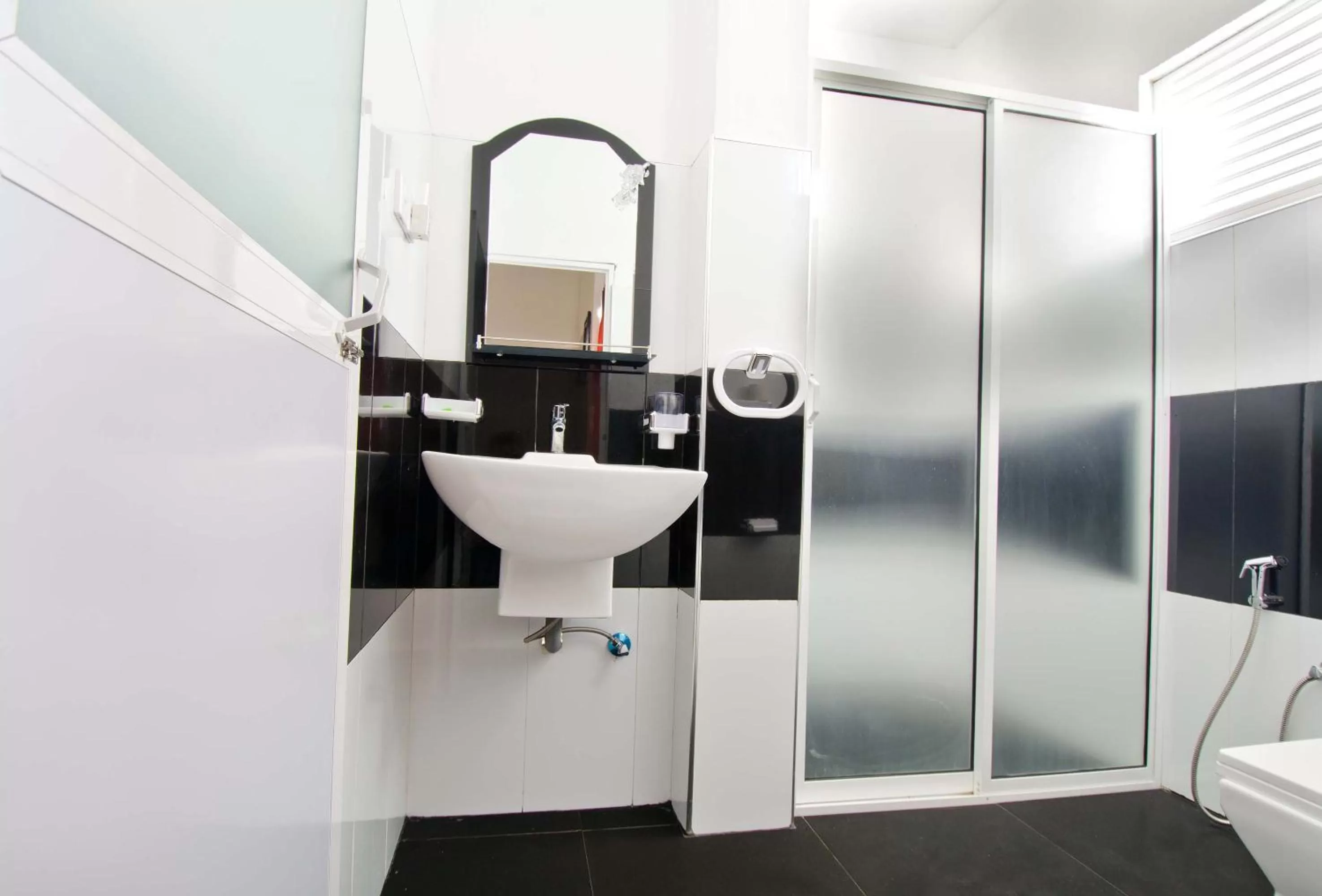 Bathroom in Kandy Riverside Villa