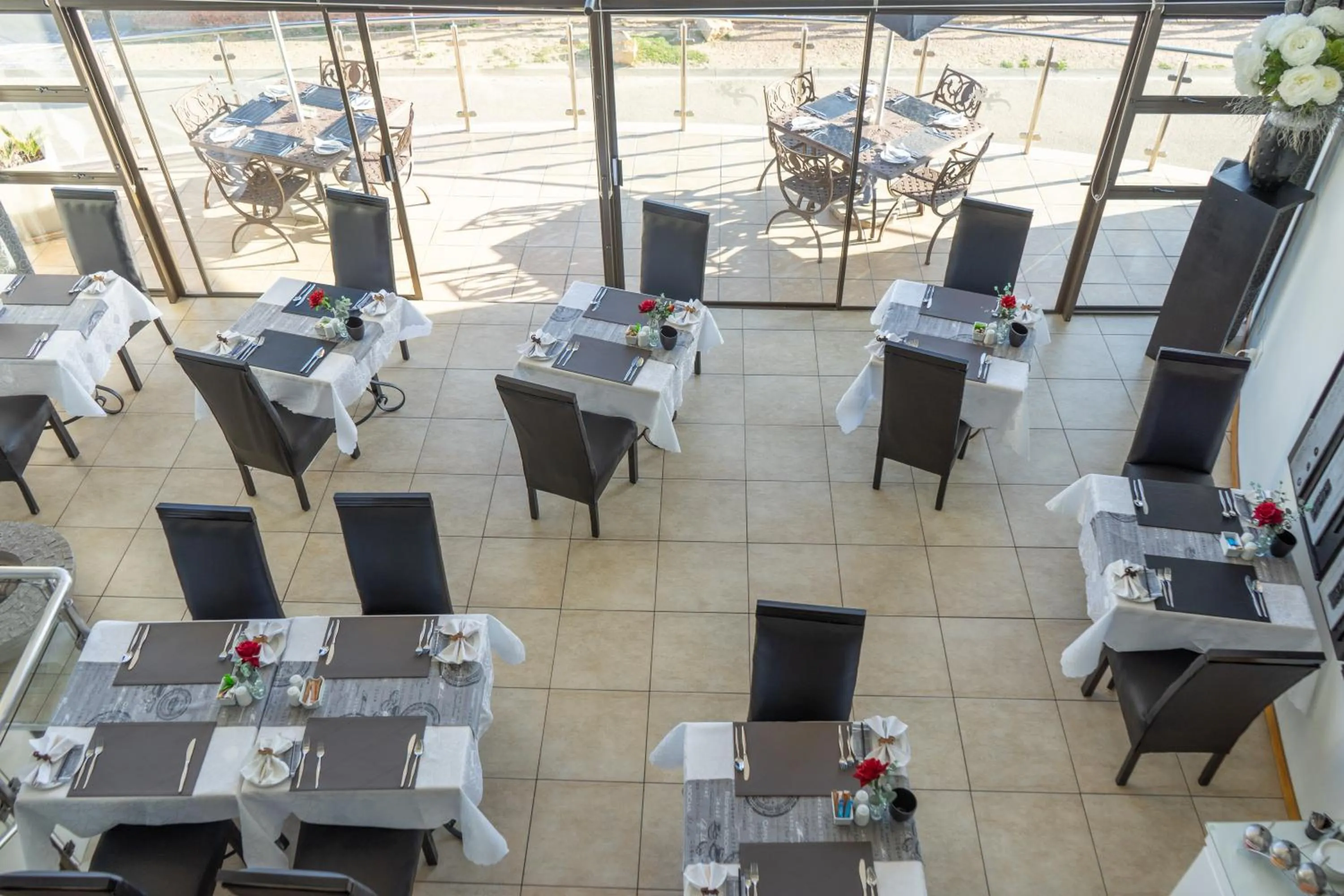 Restaurant/places to eat in Bar-t-nique Guest House