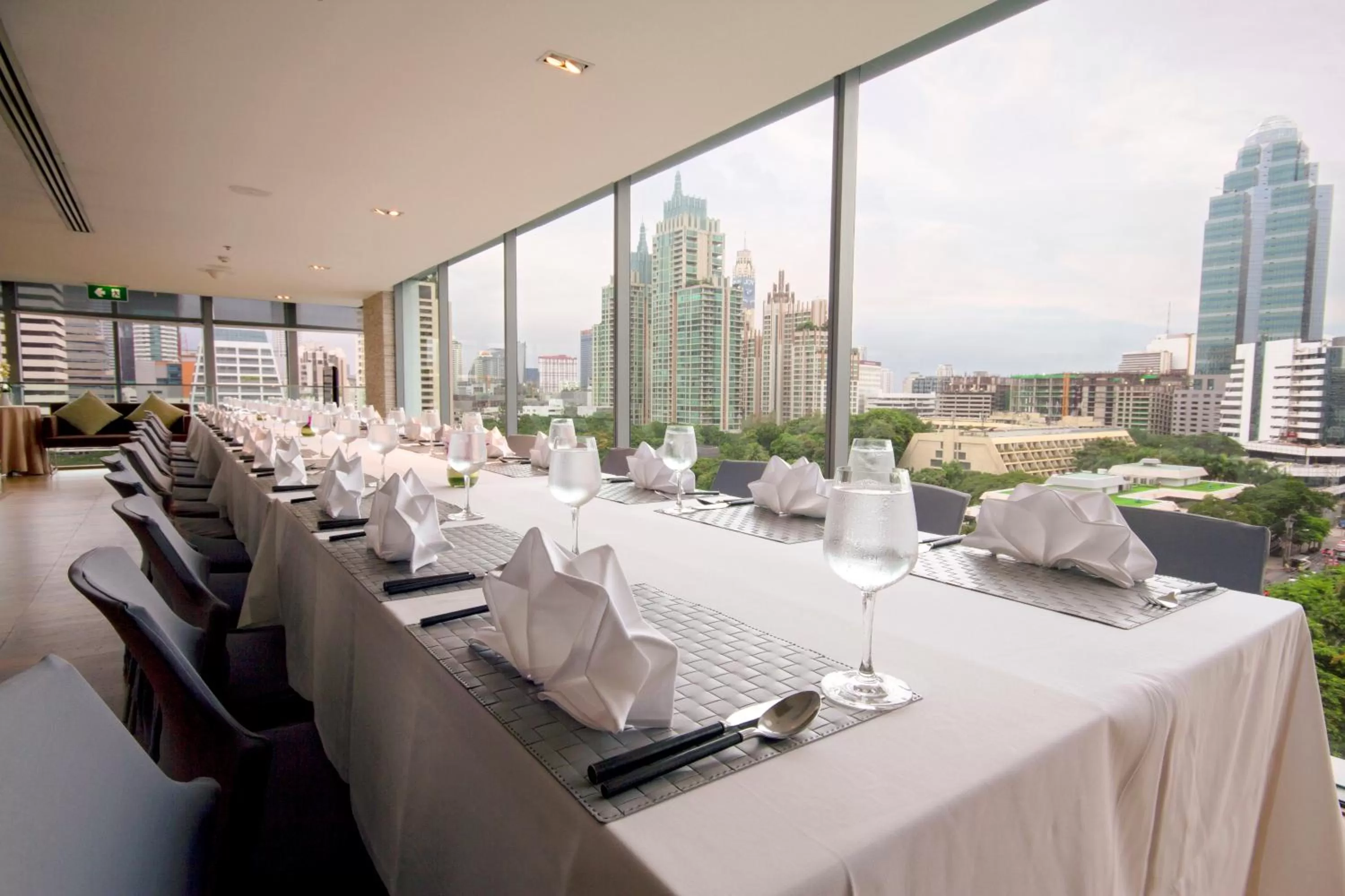 Restaurant/places to eat in Sivatel Bangkok Hotel