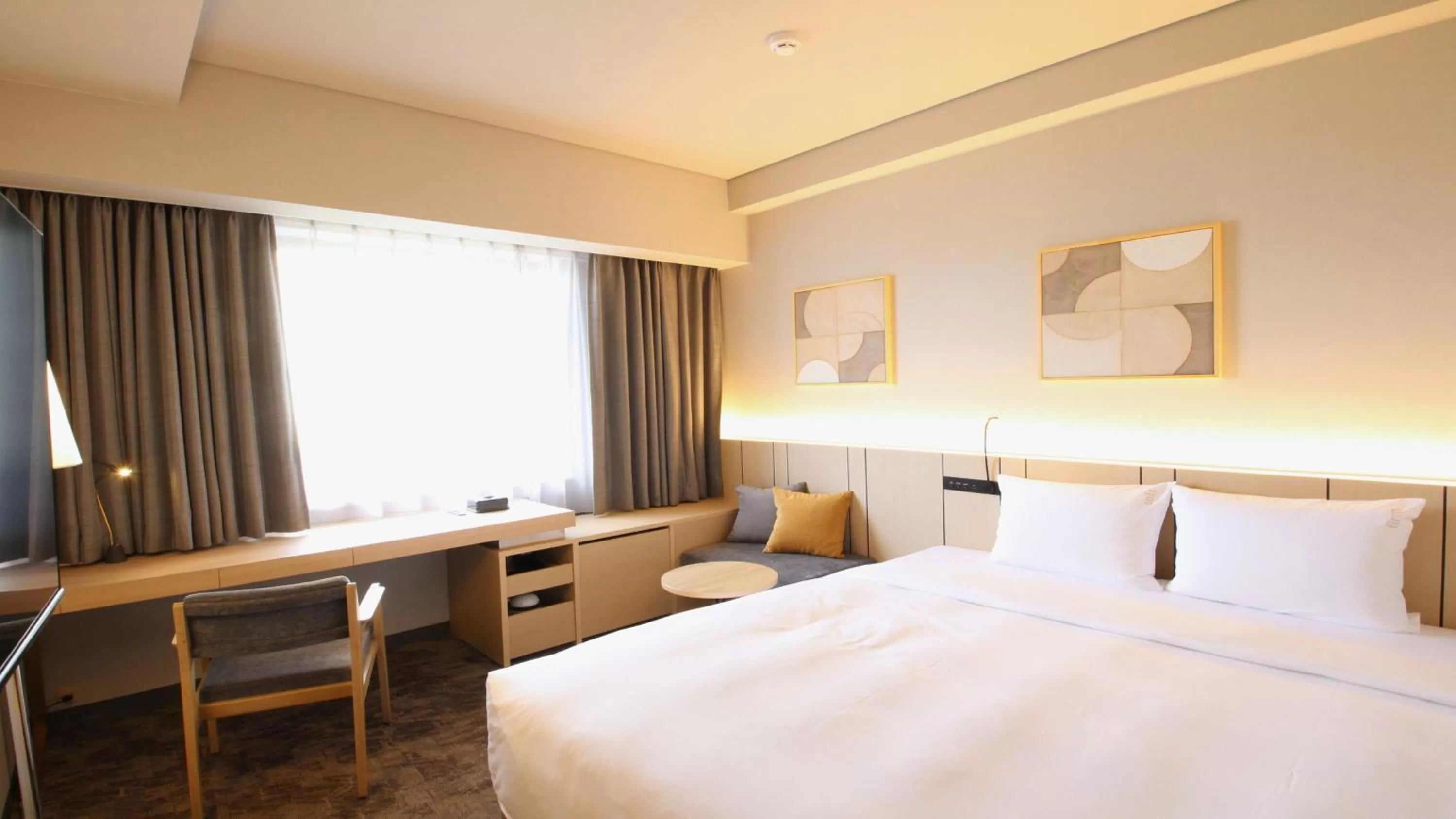 Photo of the whole room, Bed in ANA Holiday Inn Sendai by IHG