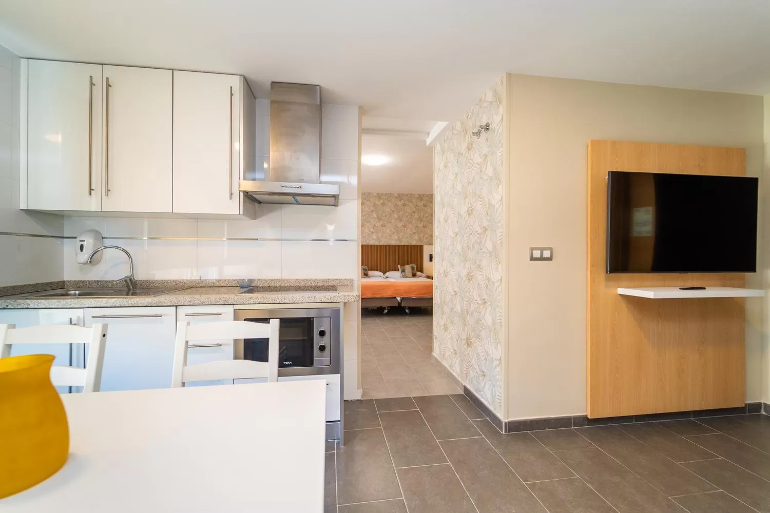 TV and multimedia in Vistamar Hotel Luxury Wellness By DLV -Adults Only-