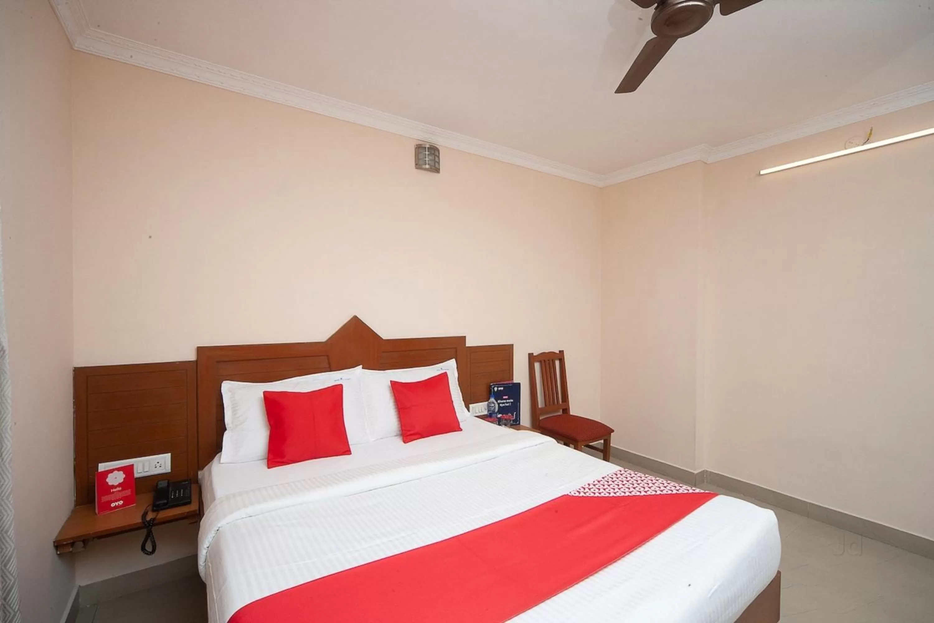 Bed in Silver Cloud Hotel Sholinganallur