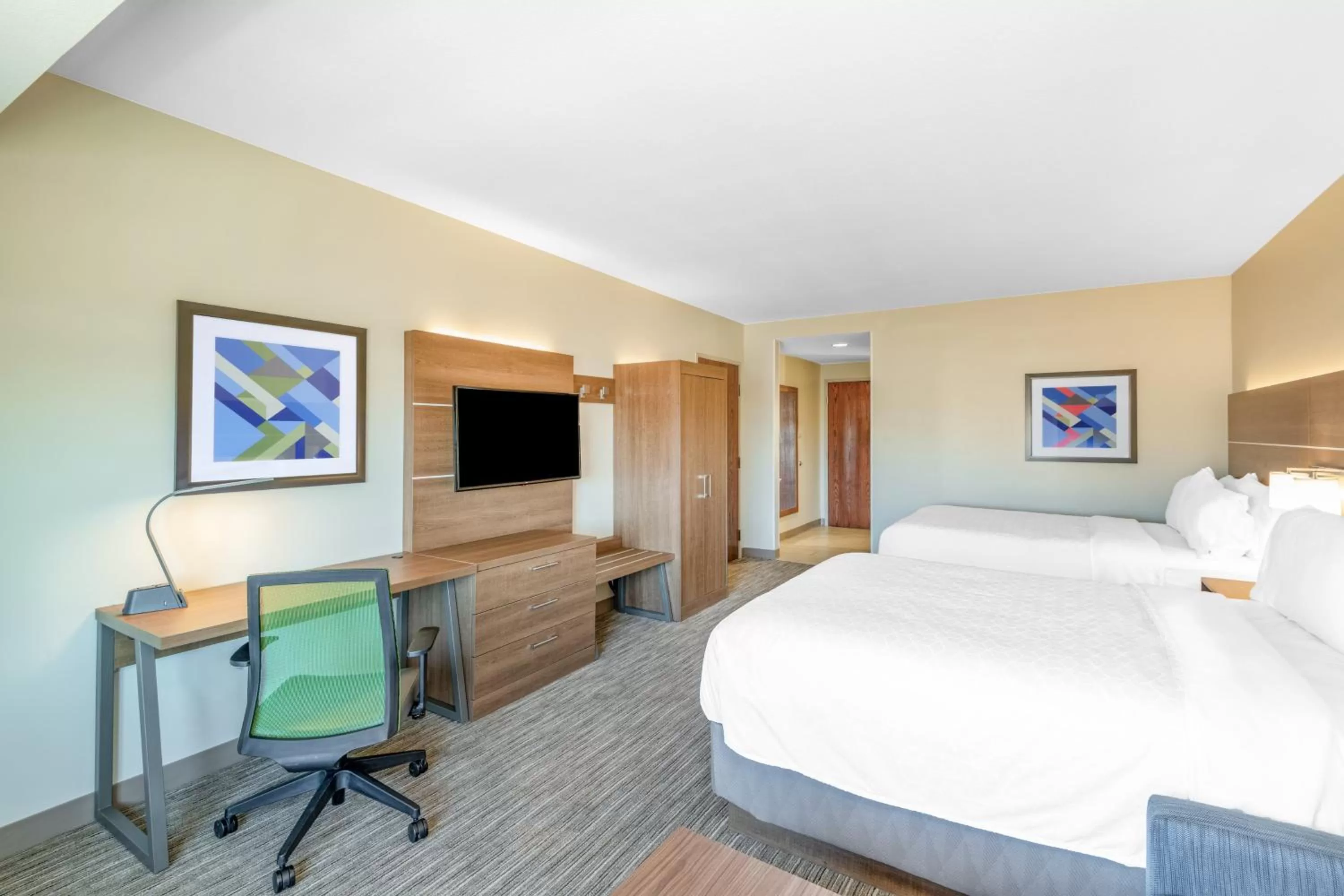 Photo of the whole room, Bed in Holiday Inn Express & Suites St George North - Zion by IHG