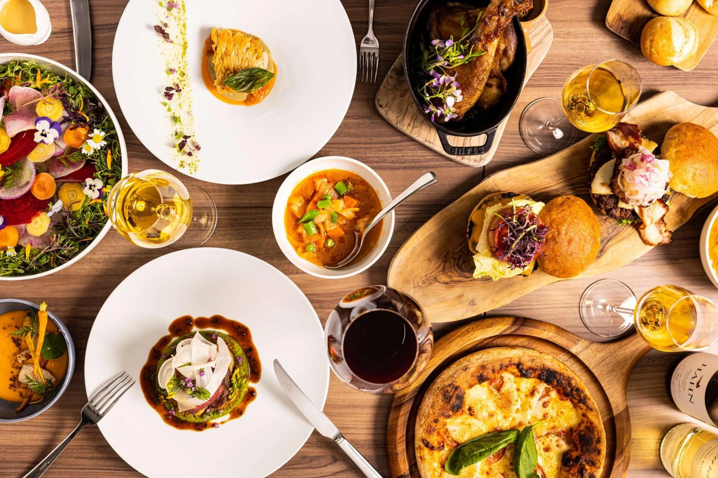 Restaurant/places to eat in Kyukaruizawa Kikyo, Curio Collection by Hilton